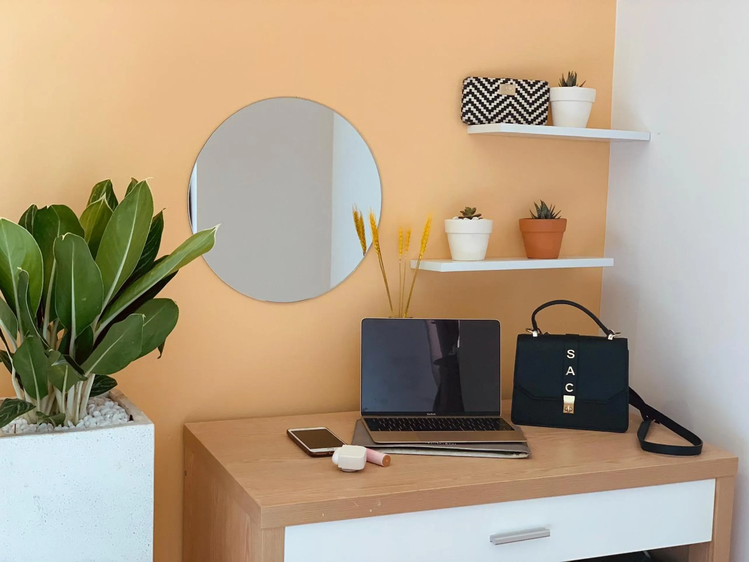 Decorative detail in Hera Boutique Hotel