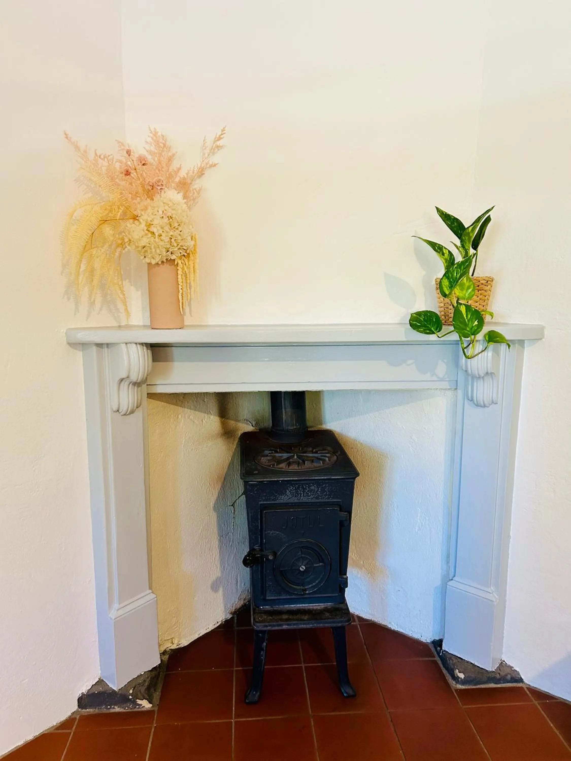 TV and multimedia in Goat Square House - Historic Row Cottages