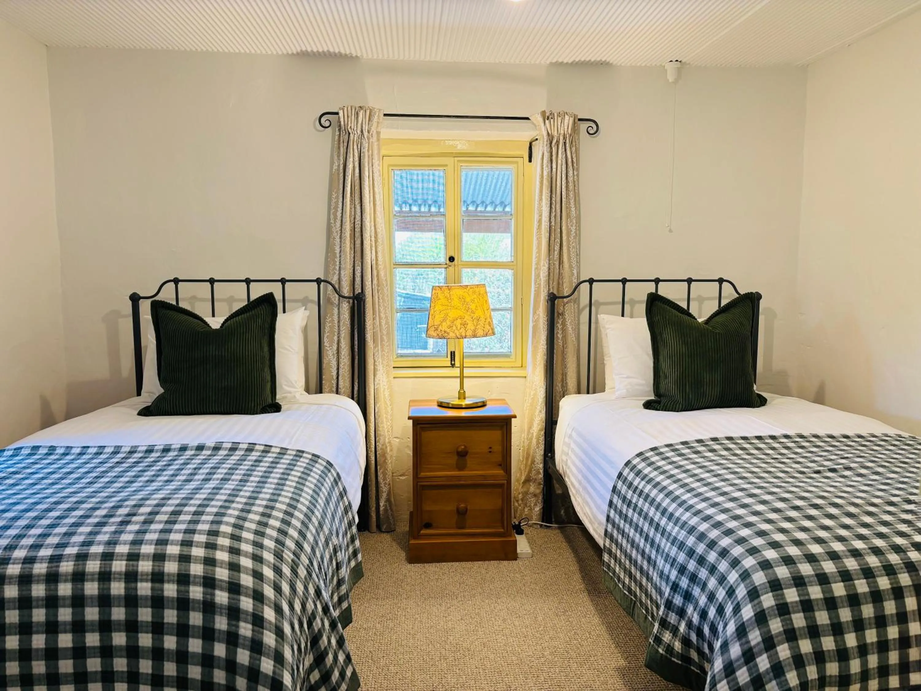 Bed in Goat Square House - Historic Row Cottages