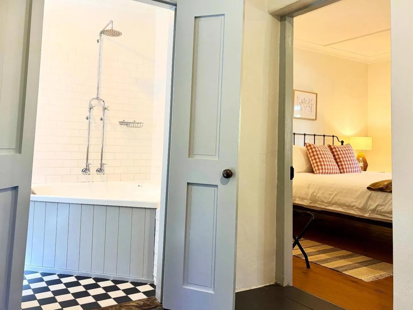 Shower, Bed in Goat Square House - Historic Row Cottages