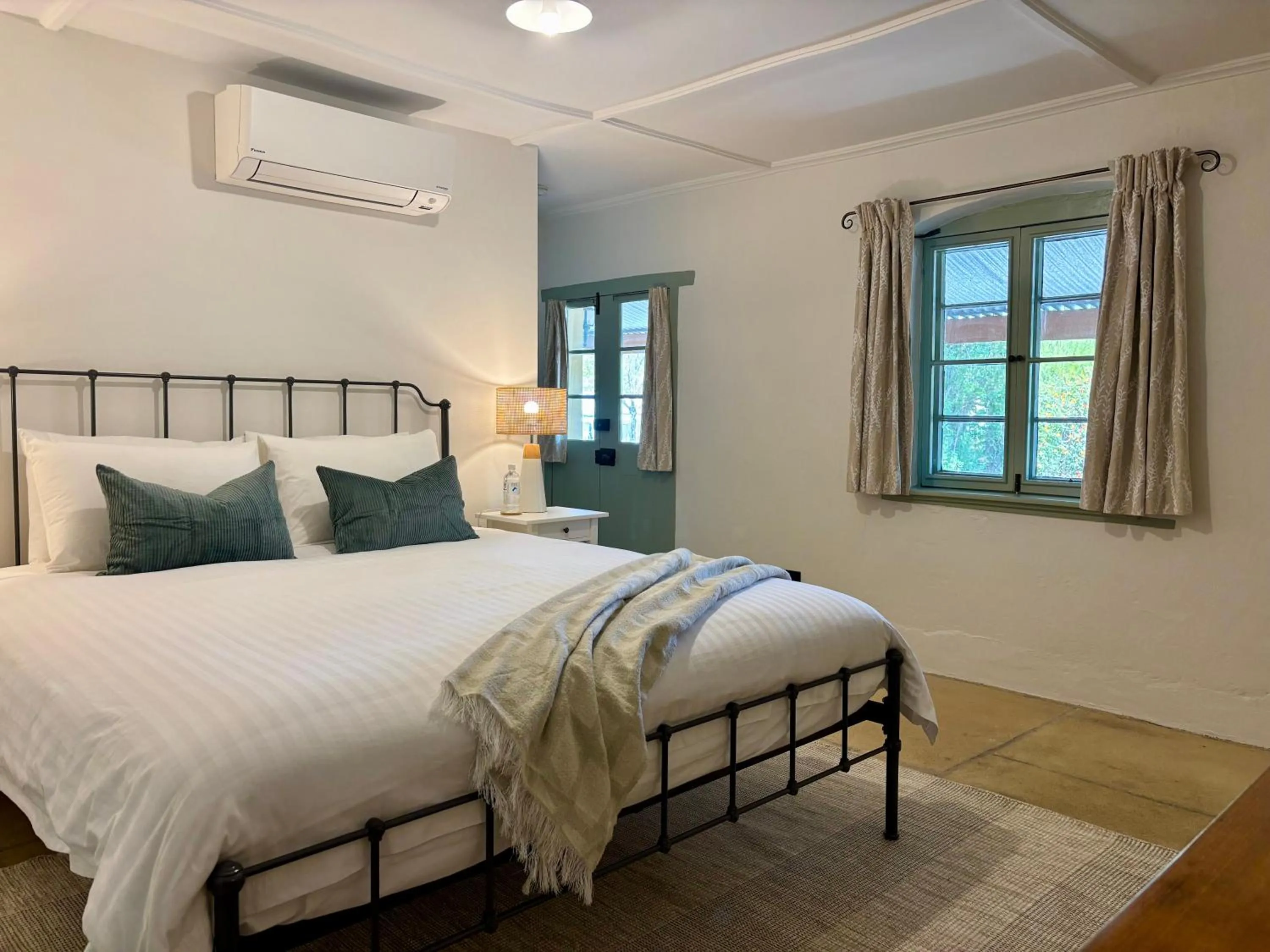 Bed in Goat Square House - Historic Row Cottages