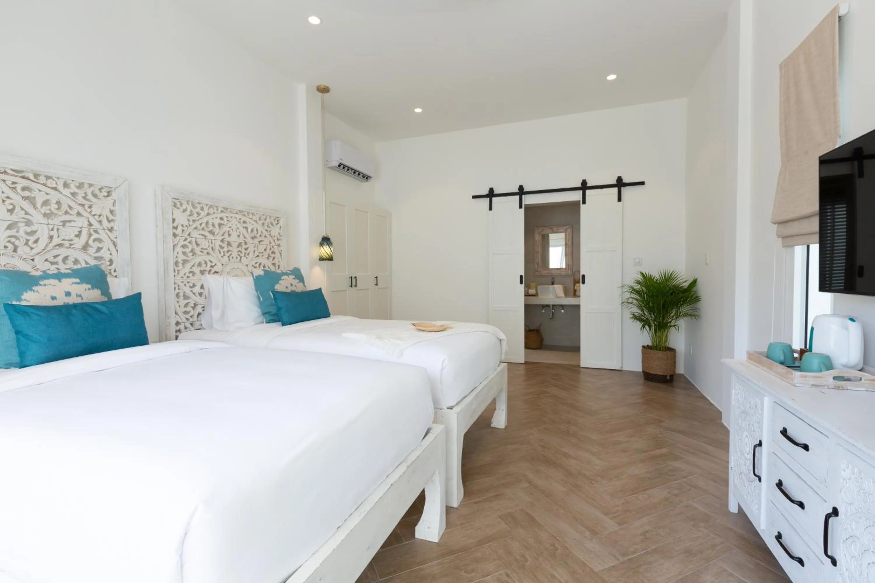 Bed in Tembo Beach Club & Resort