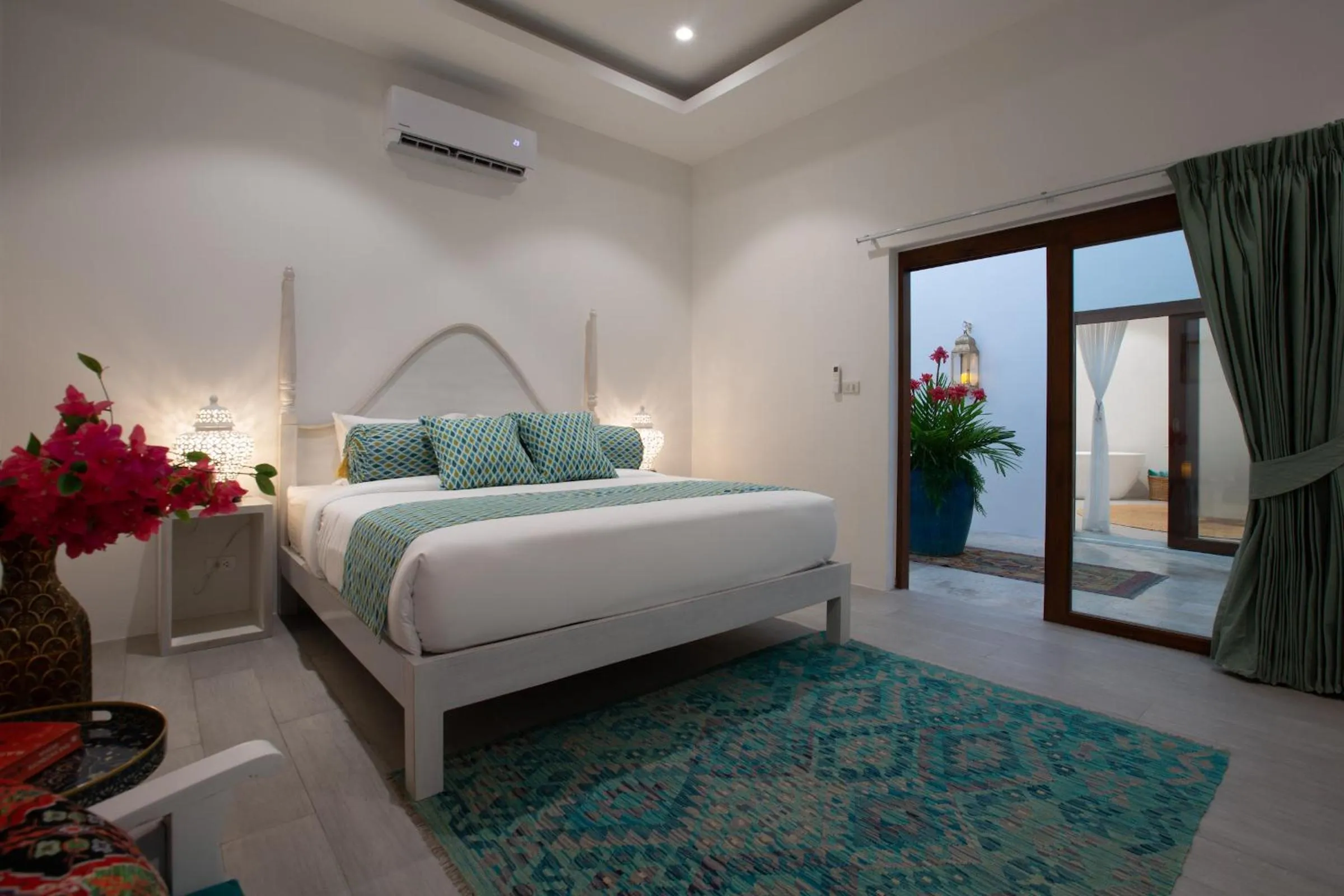 Bed in Tembo Beach Club & Resort