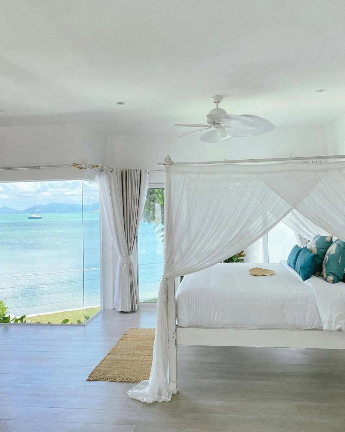 Bed in Tembo Beach Club & Resort