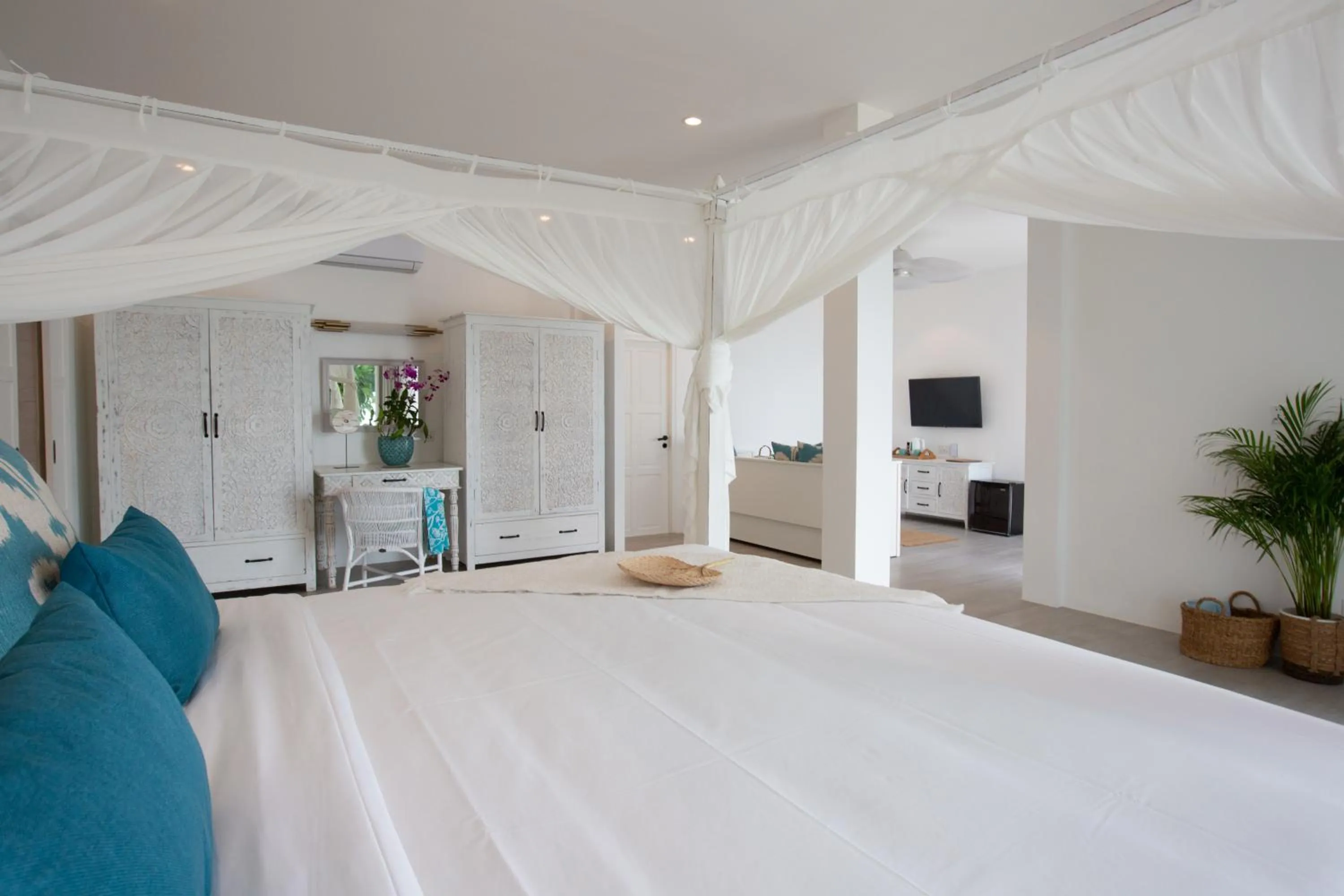 Area and facilities, Bed in Tembo Beach Club & Resort