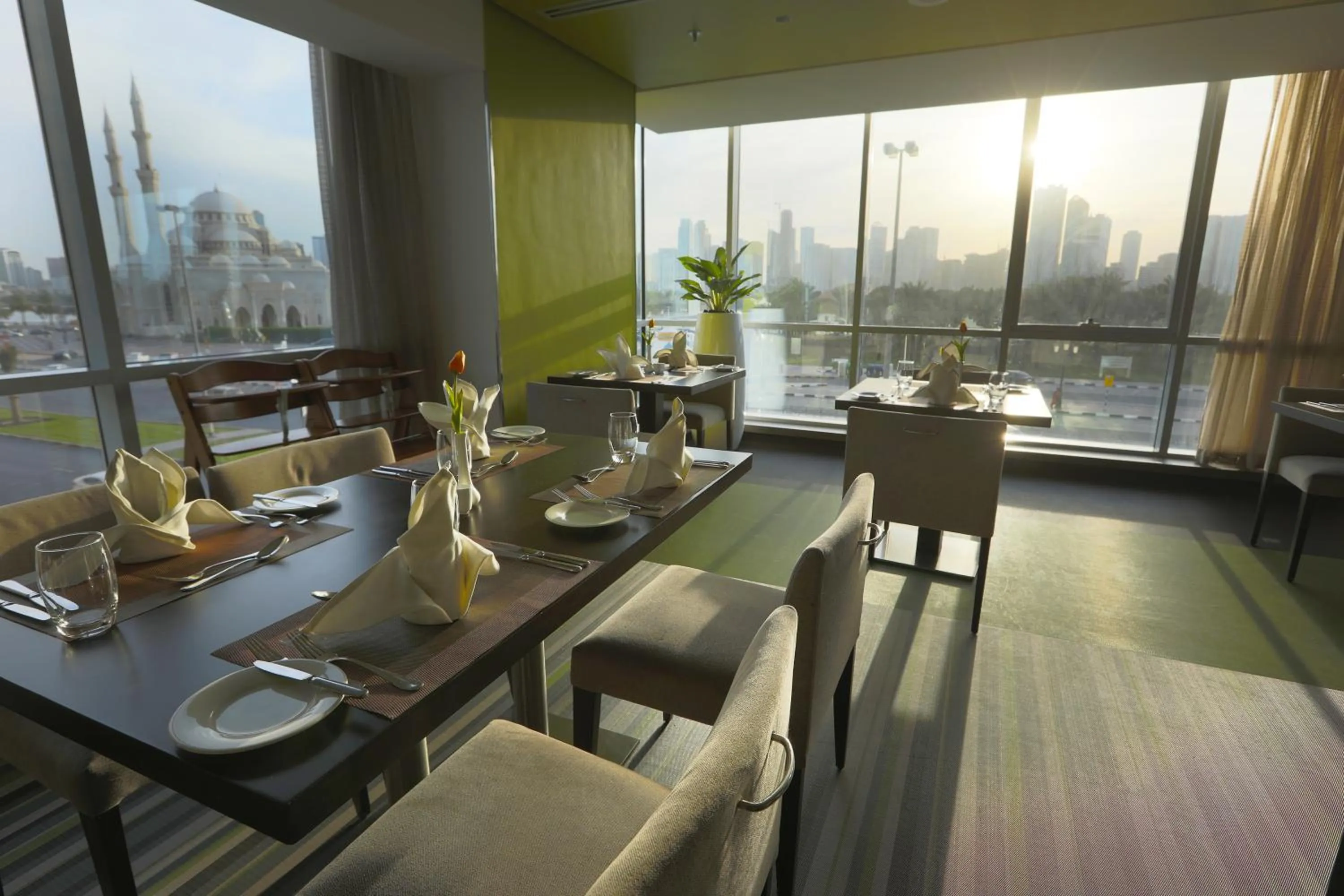 Restaurant/places to eat in 72 Hotel Sharjah