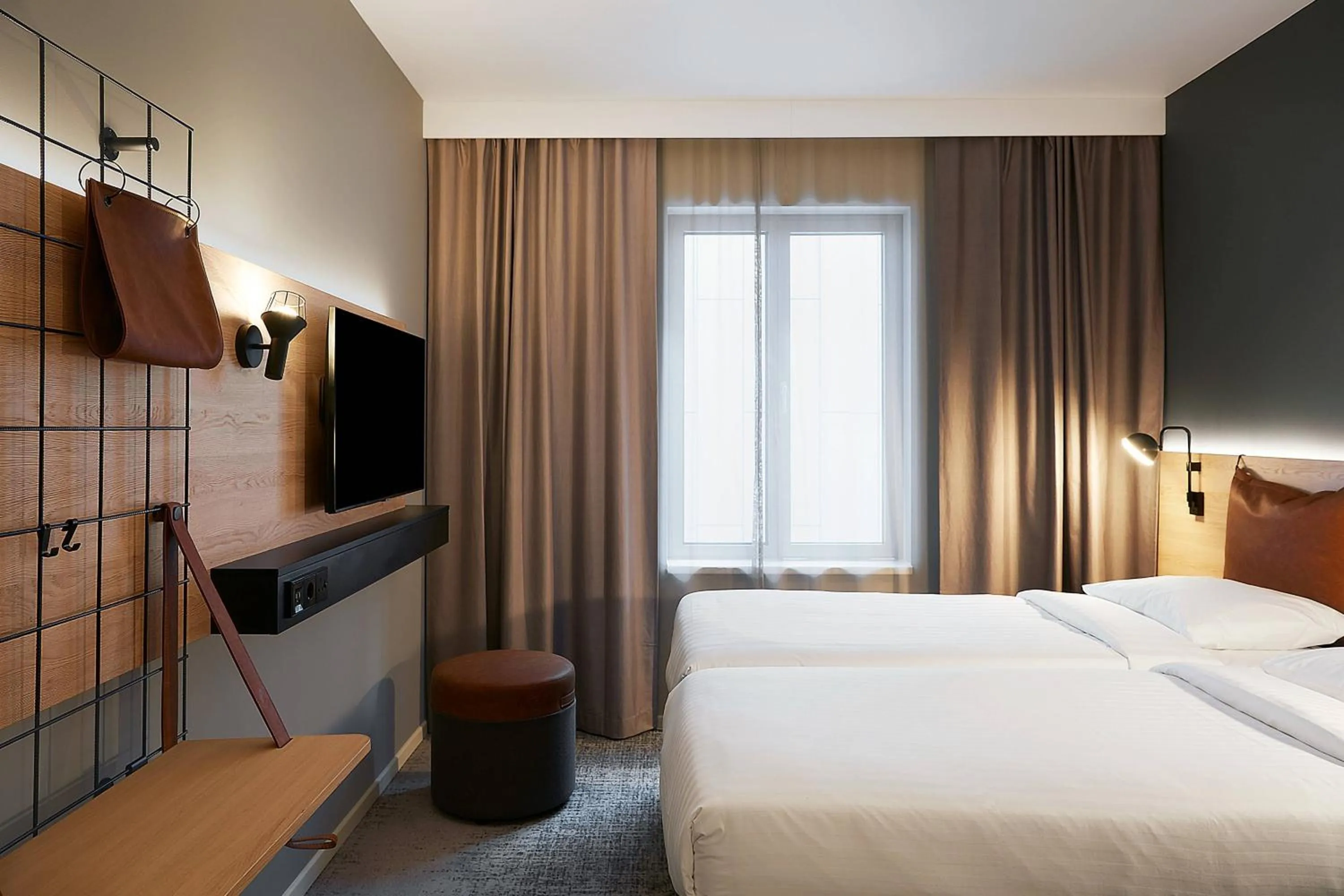 Photo of the whole room, Bed in Moxy Sophia Antipolis