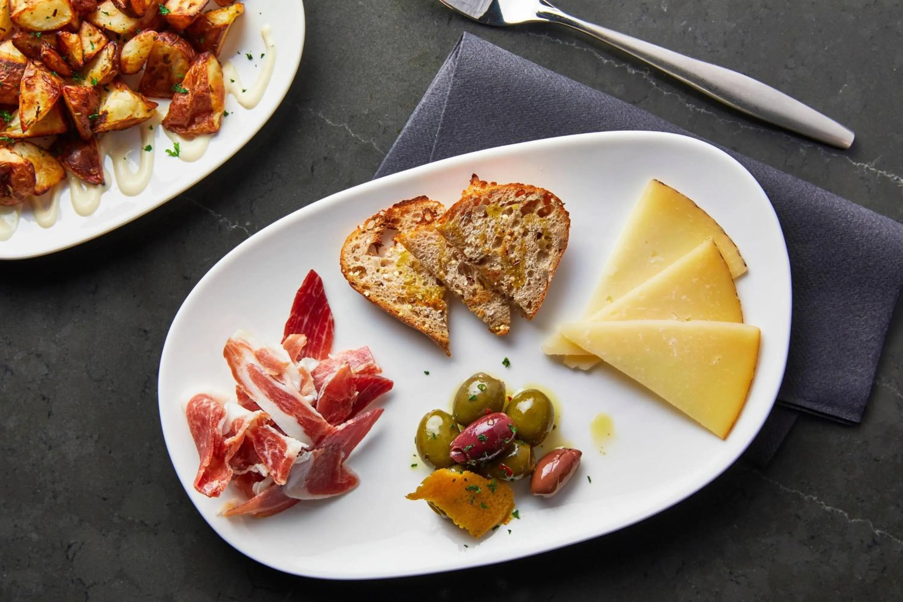 Lounge or bar in AC Hotel by Marriott Durham Duke University