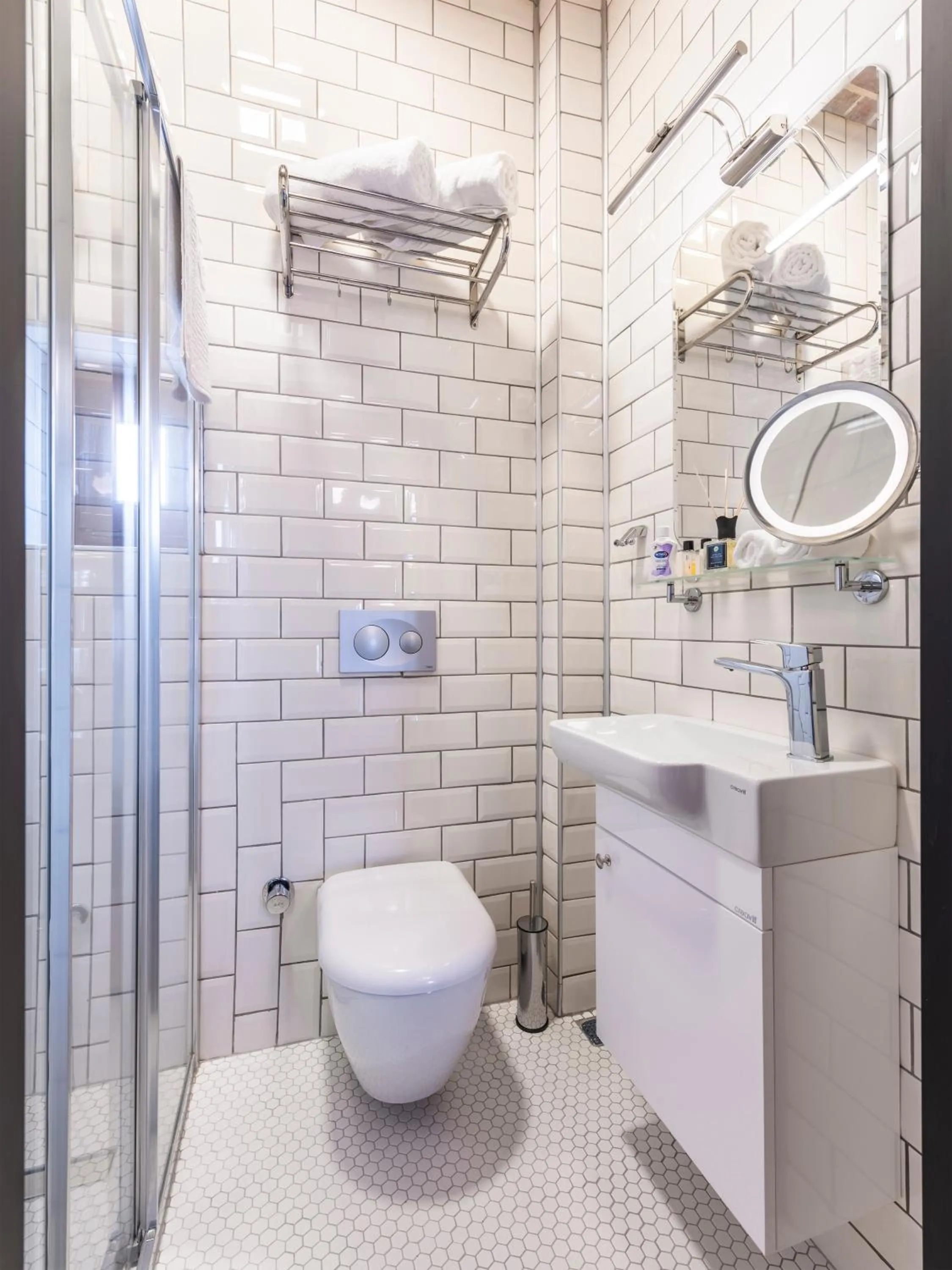 Shower in PeraNox Boutique Hotel