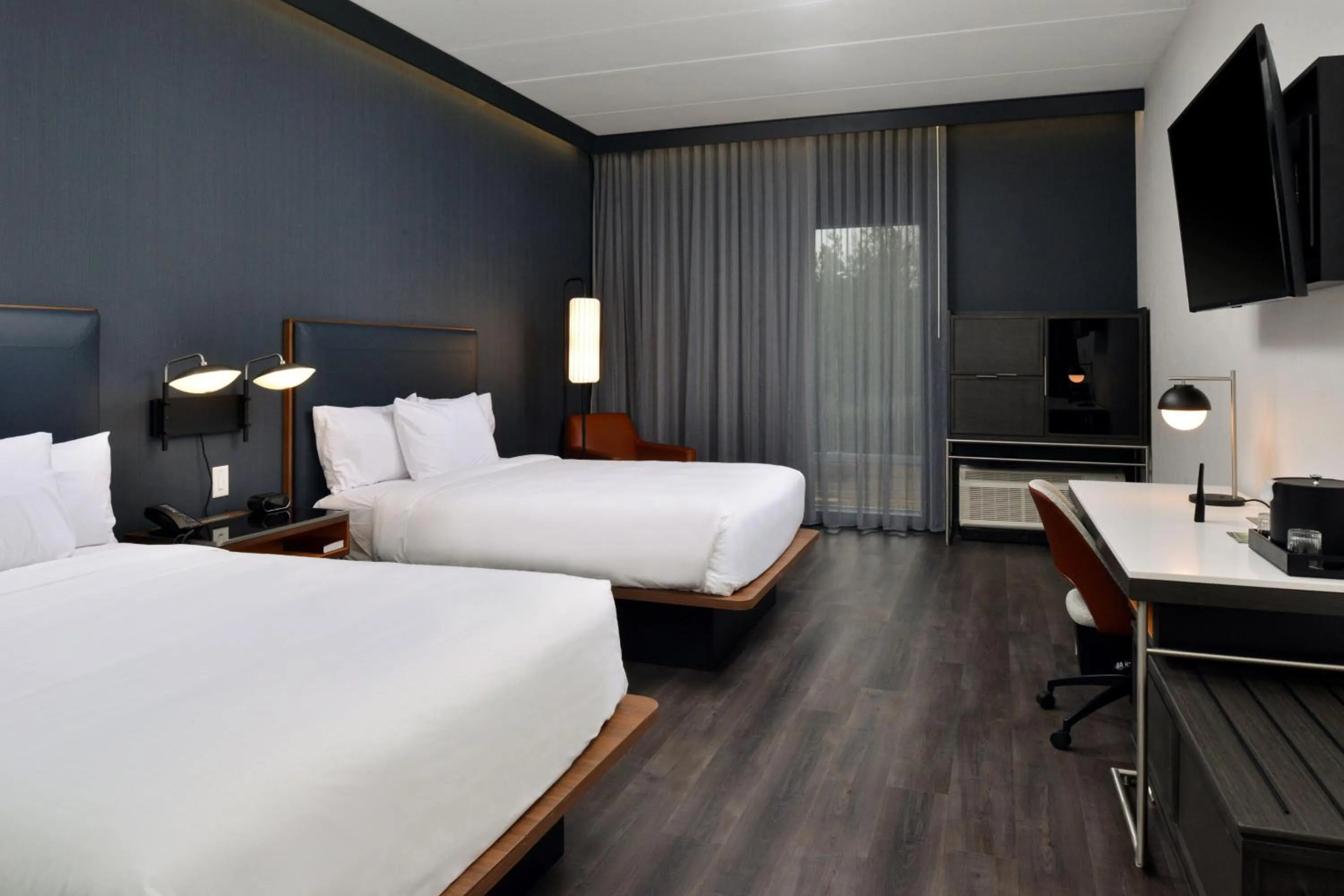 Photo of the whole room, Bed in Courtyard by Marriott Raleigh Cary Crossroads