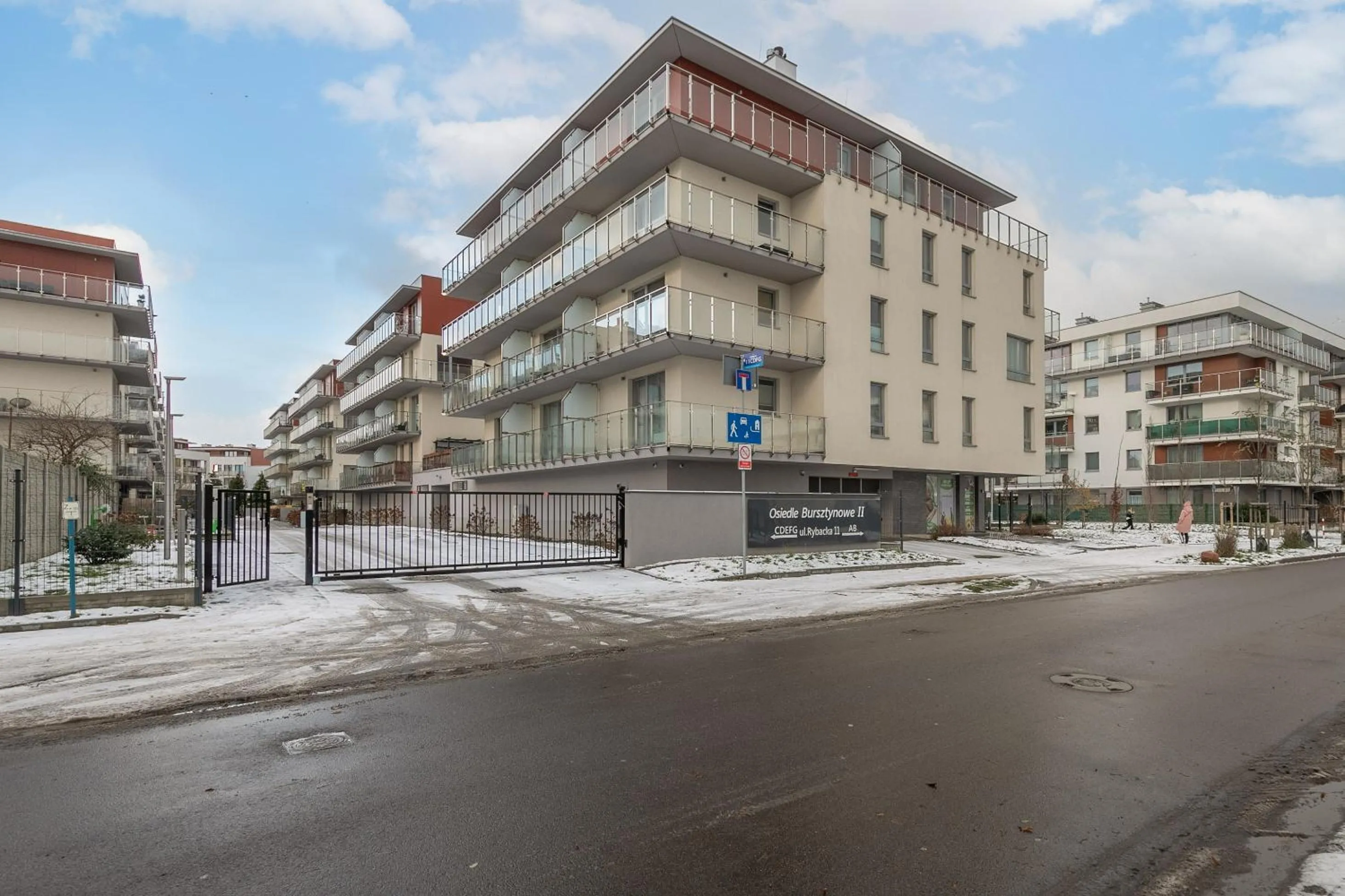 Property building in Apartamenty Osiedle Bursztynowe II by Noclegi Renters