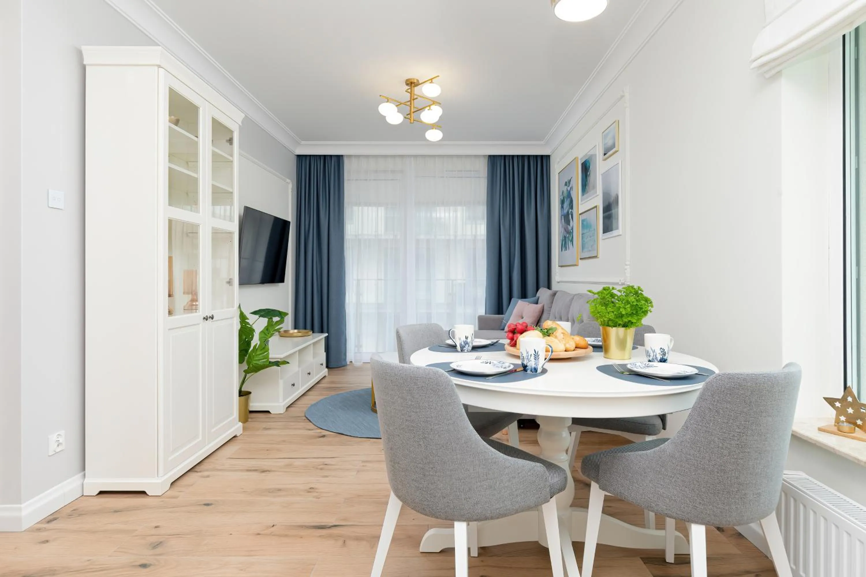 Dining area in Apartamenty Osiedle Bursztynowe II by Noclegi Renters