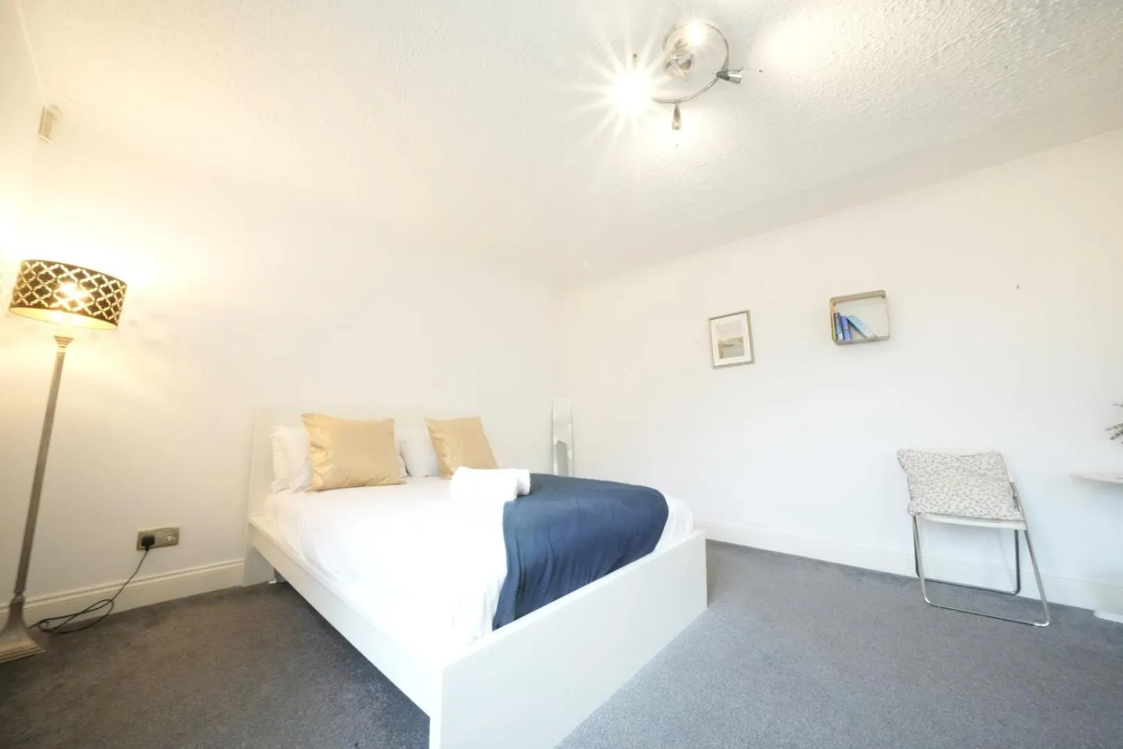 Bed in Airport Comfy Stay