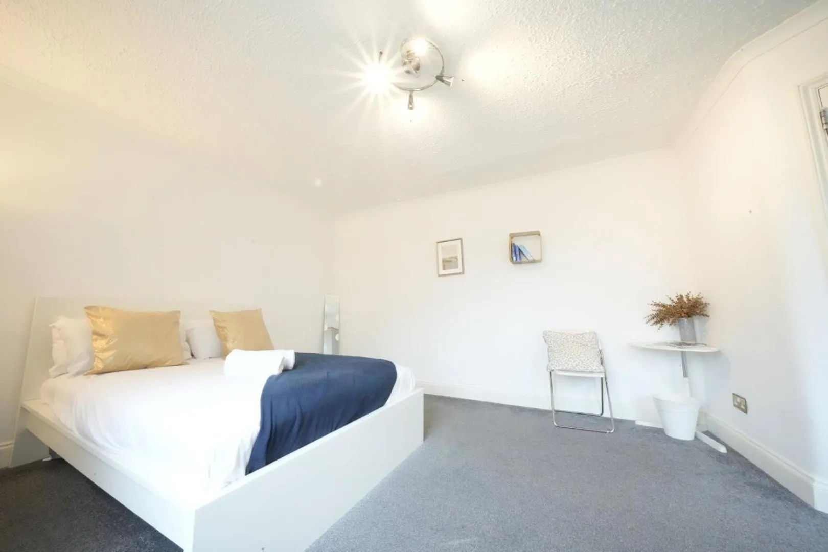 Bed in Airport Comfy Stay