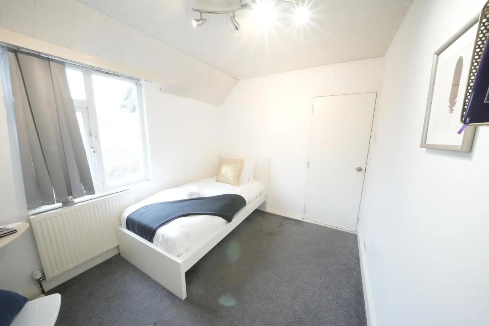 Bed in Airport Comfy Stay