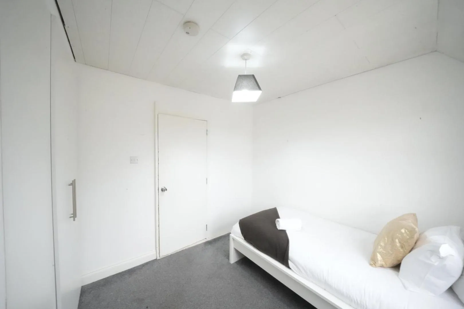 Bed in Airport Comfy Stay