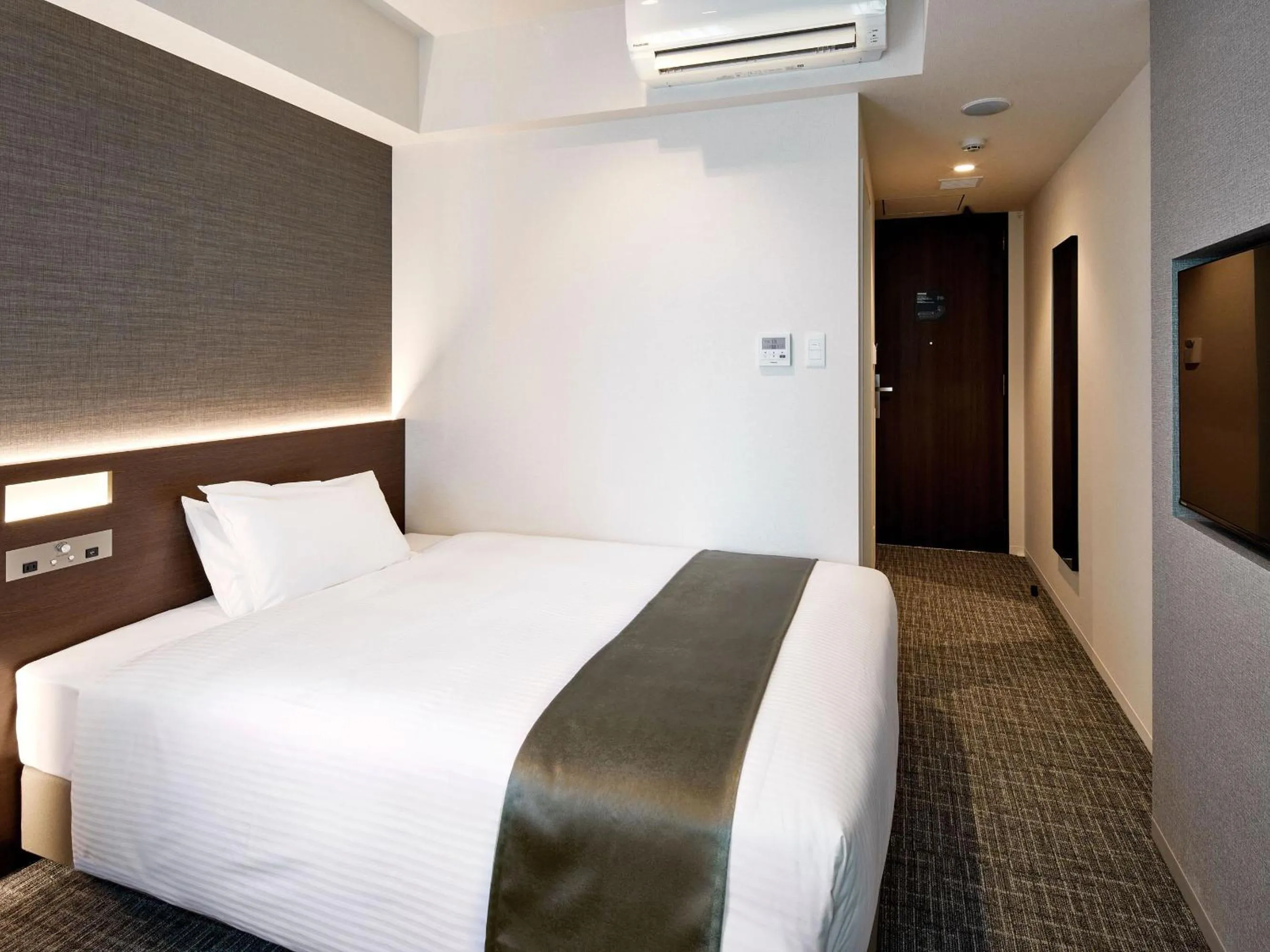 Photo of the whole room, Bed in Hotel Keyaki Gate Tokyo Fuchu