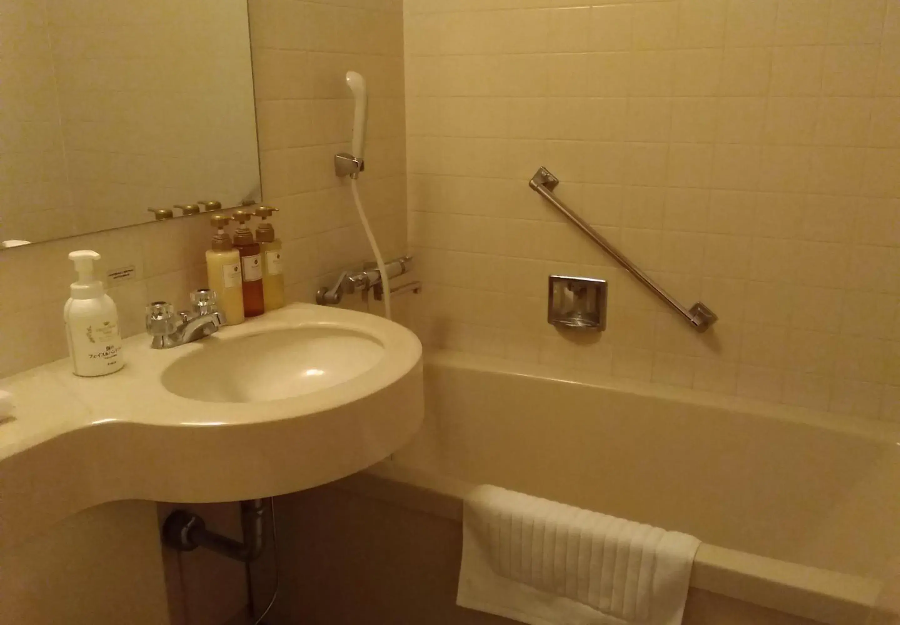 Semi-Double Room - Smoking in Grand Hotel Kanachu Hadano Semi-Double Room - Smoking in Grand Hotel Kanachu Hadano