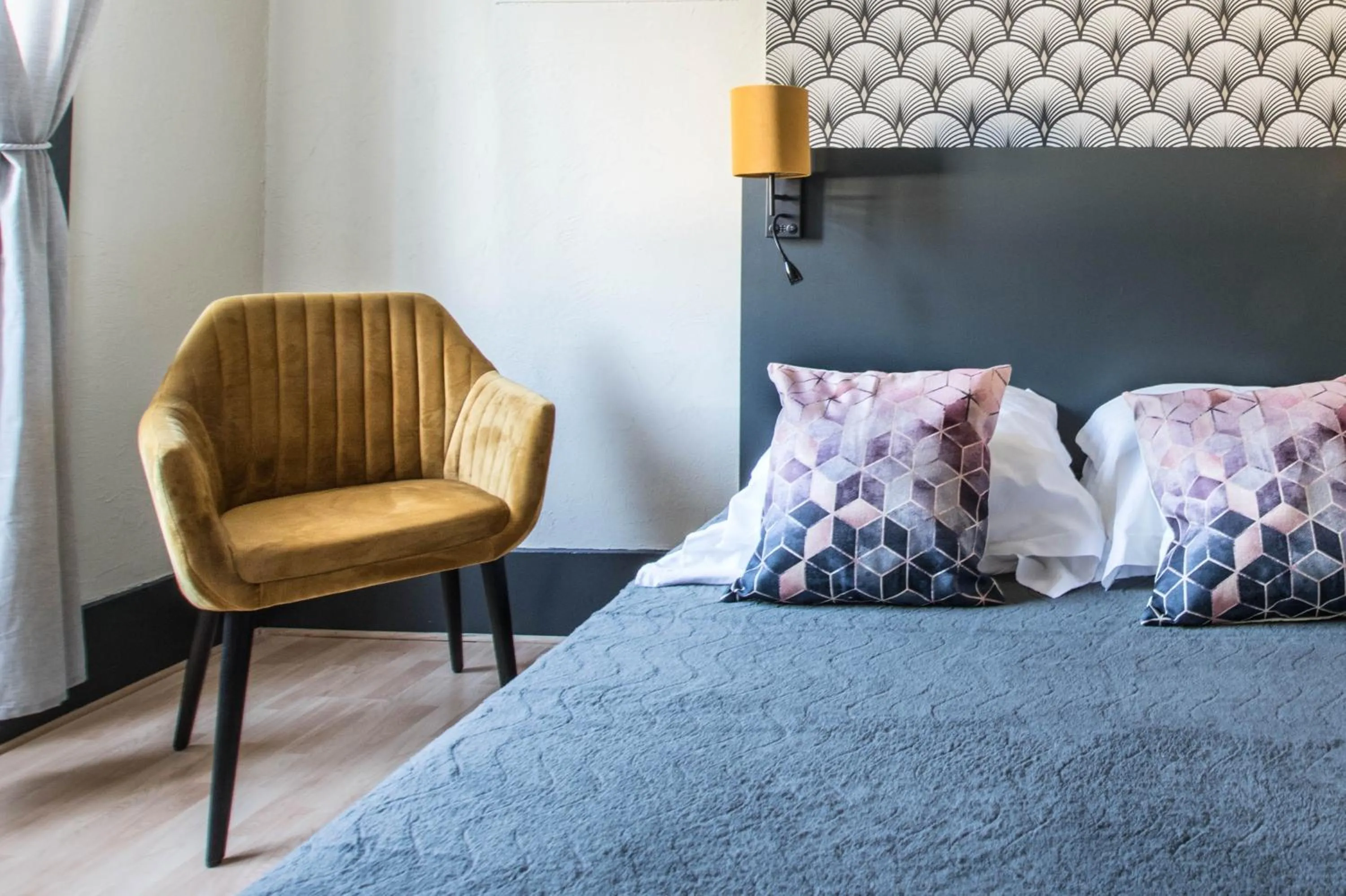 Bedroom, Bed in Grand hôtel de l'Europe