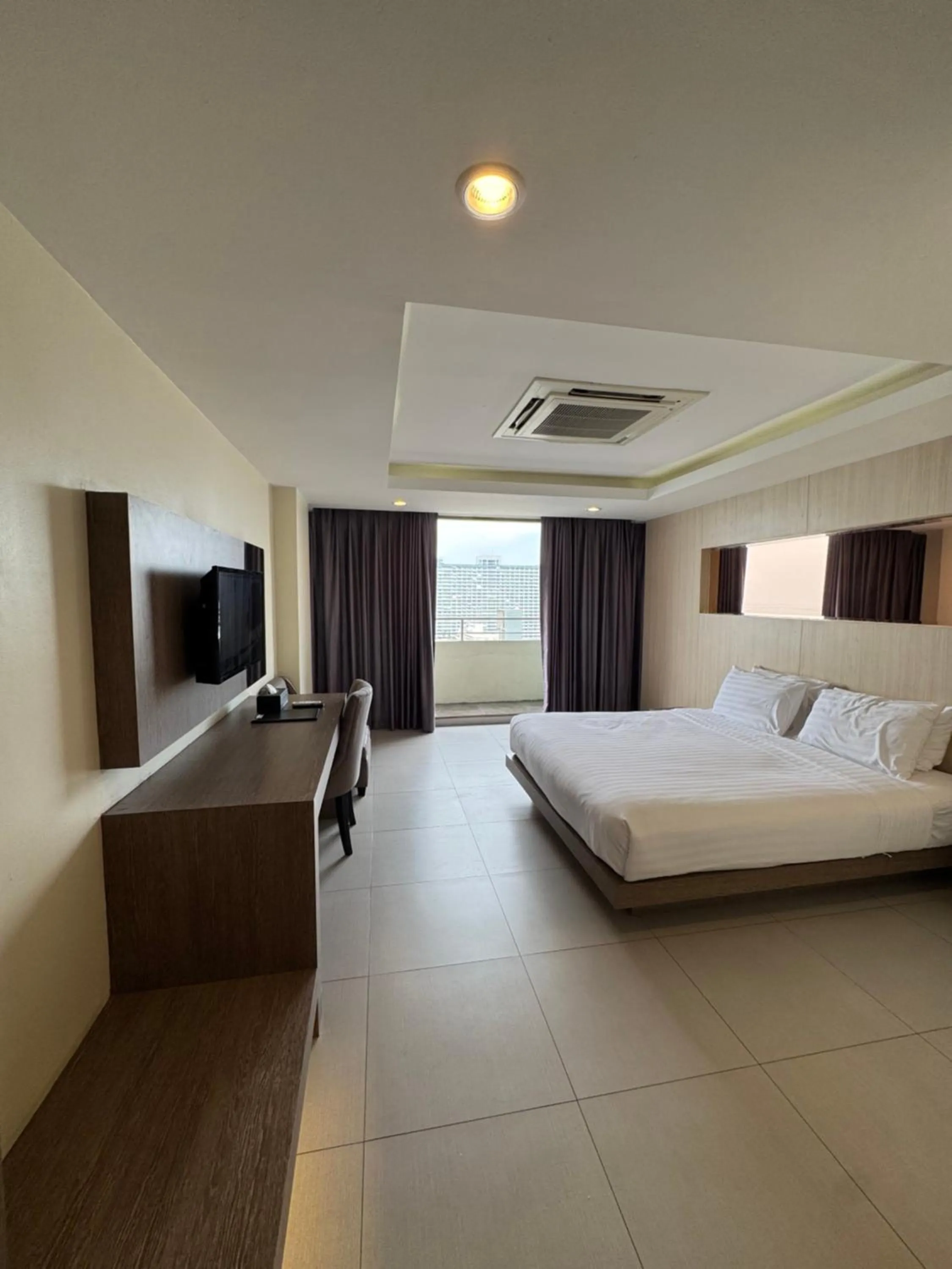 Bed in Hermann Hotel Pattaya - SHA Extra Plus