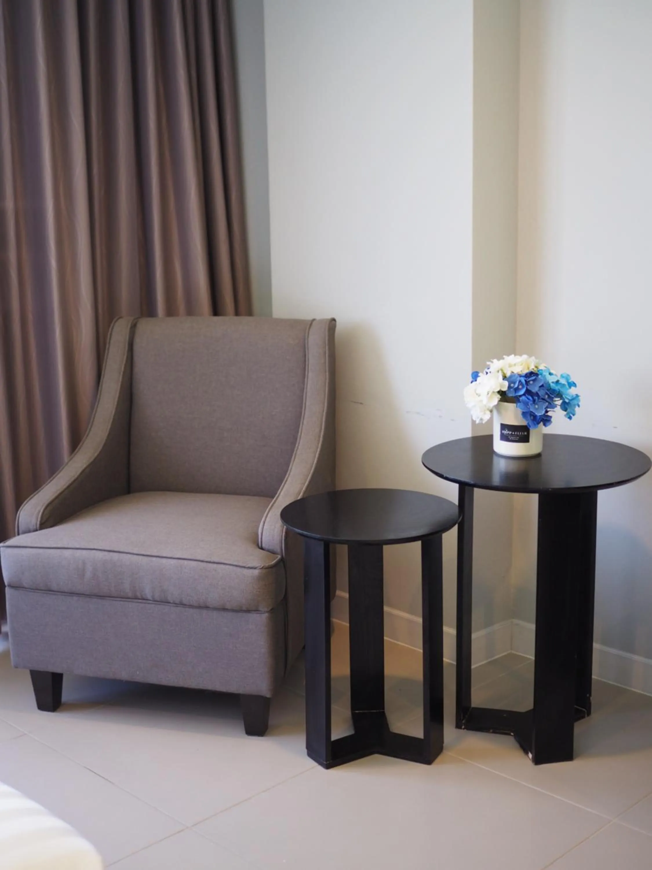 Living room in Hermann Hotel Pattaya - SHA Extra Plus