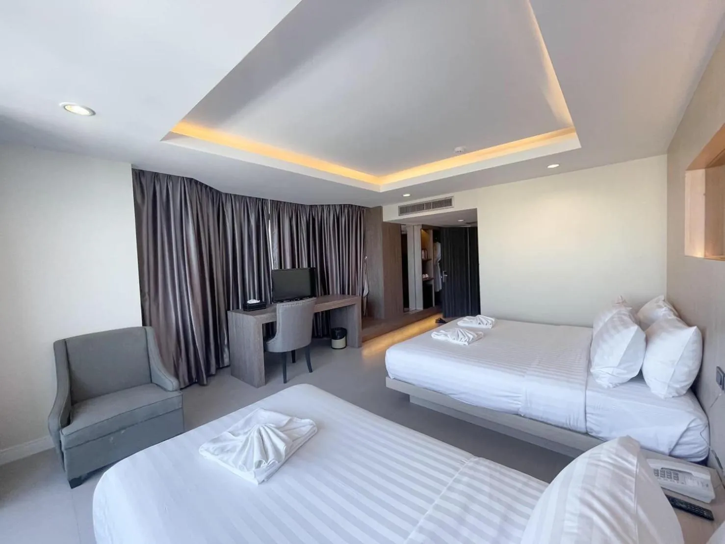 Photo of the whole room, Bed in Hermann Hotel Pattaya - SHA Extra Plus