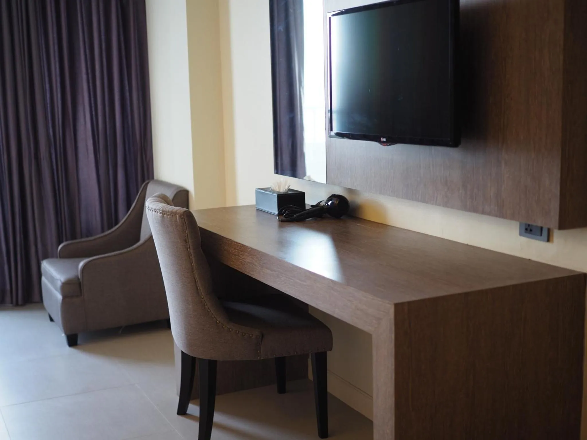 Seating area in Hermann Hotel Pattaya - SHA Extra Plus