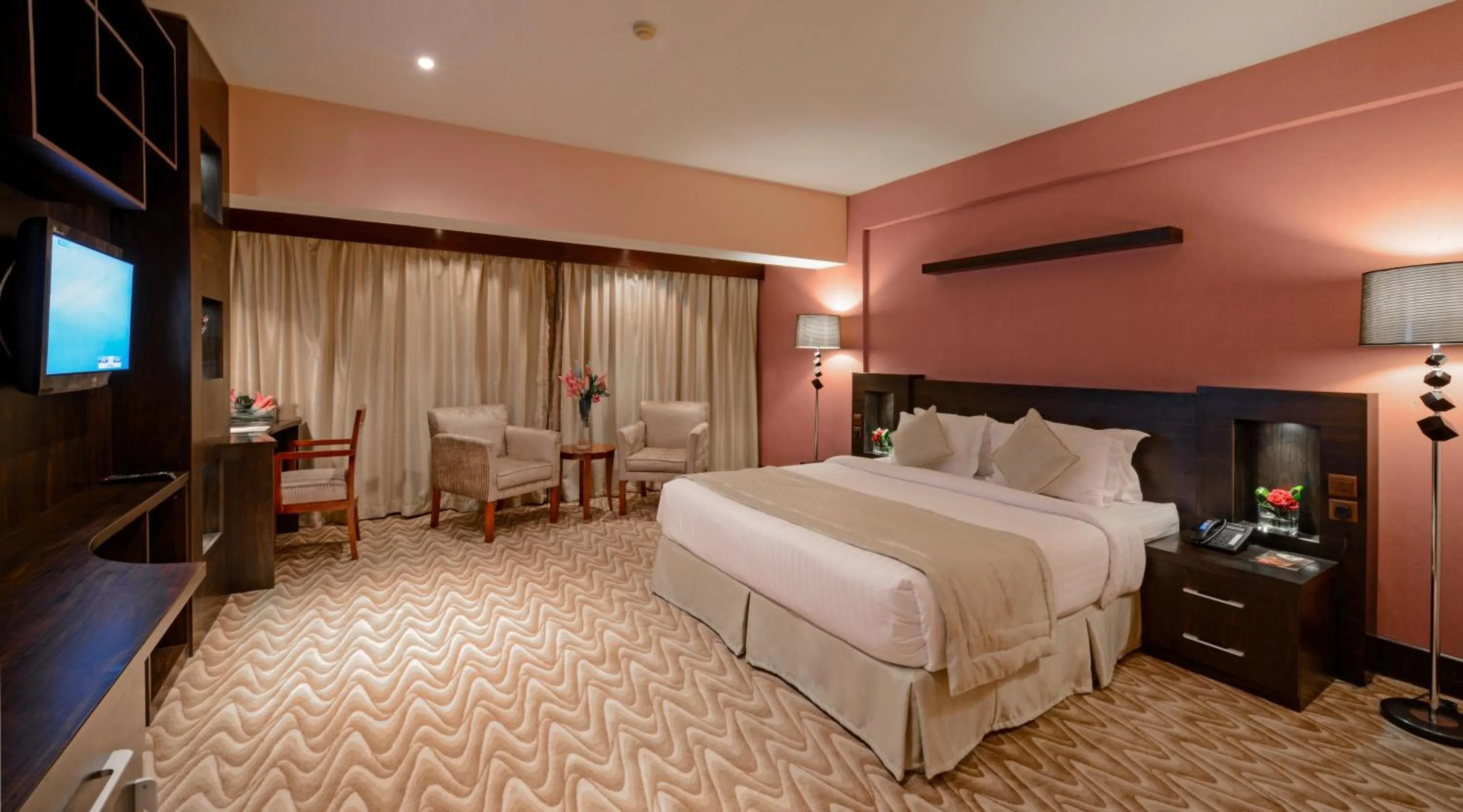 Photo of the whole room, Bed in Almsakn Alola Hotel Company