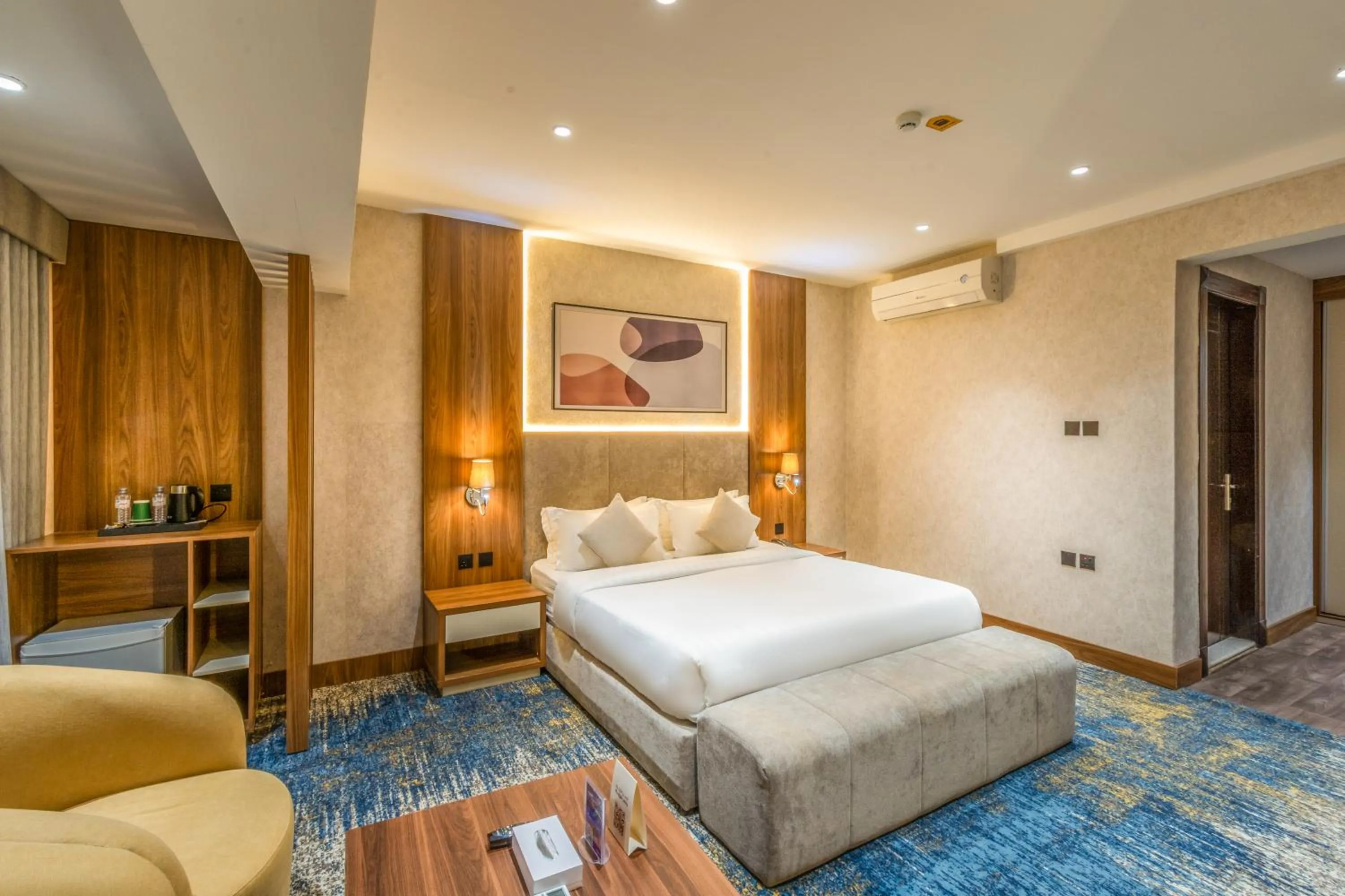 Bed in Almsakn Alola Hotel Company