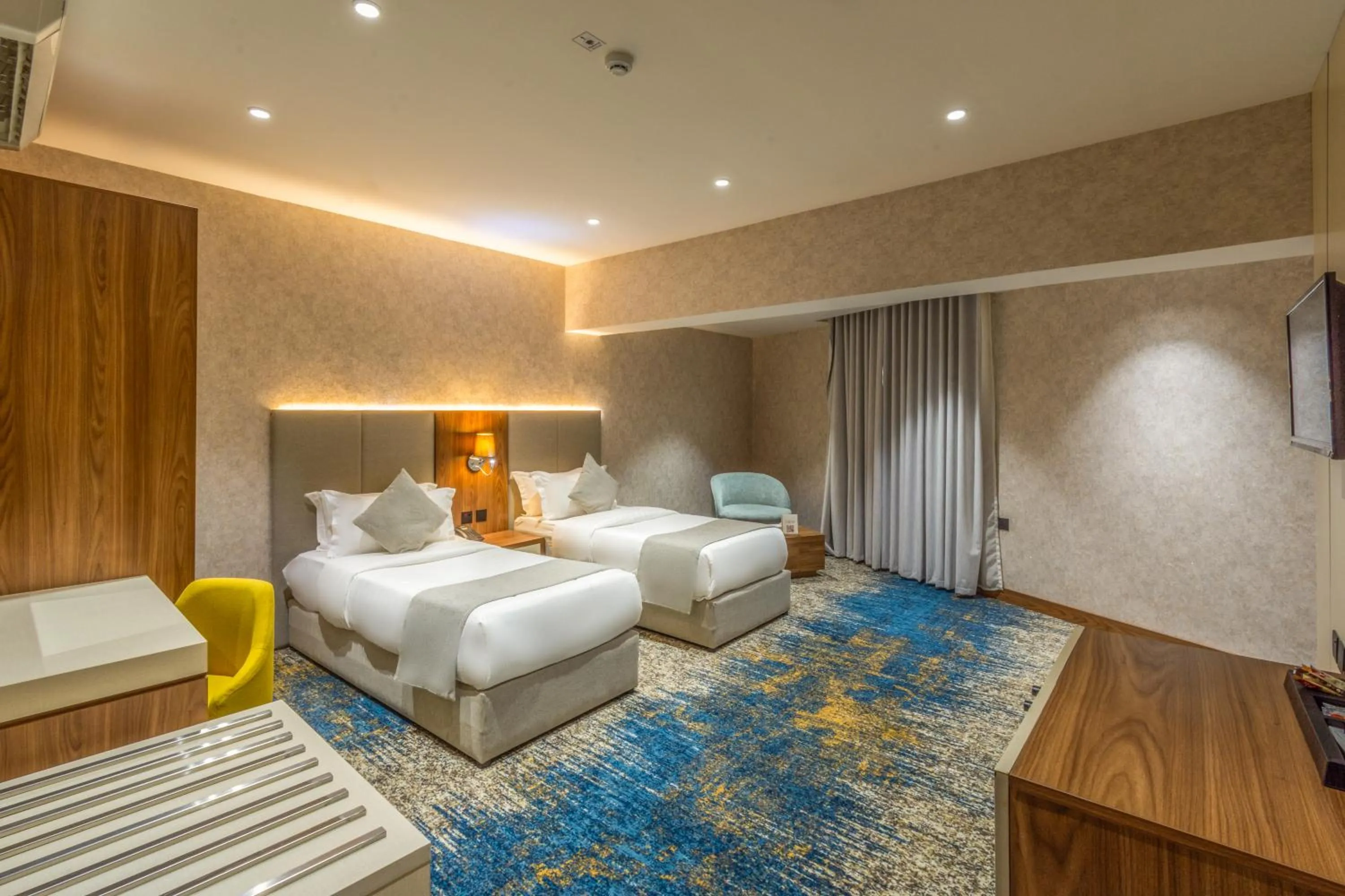 Bed in Almsakn Alola Hotel Company