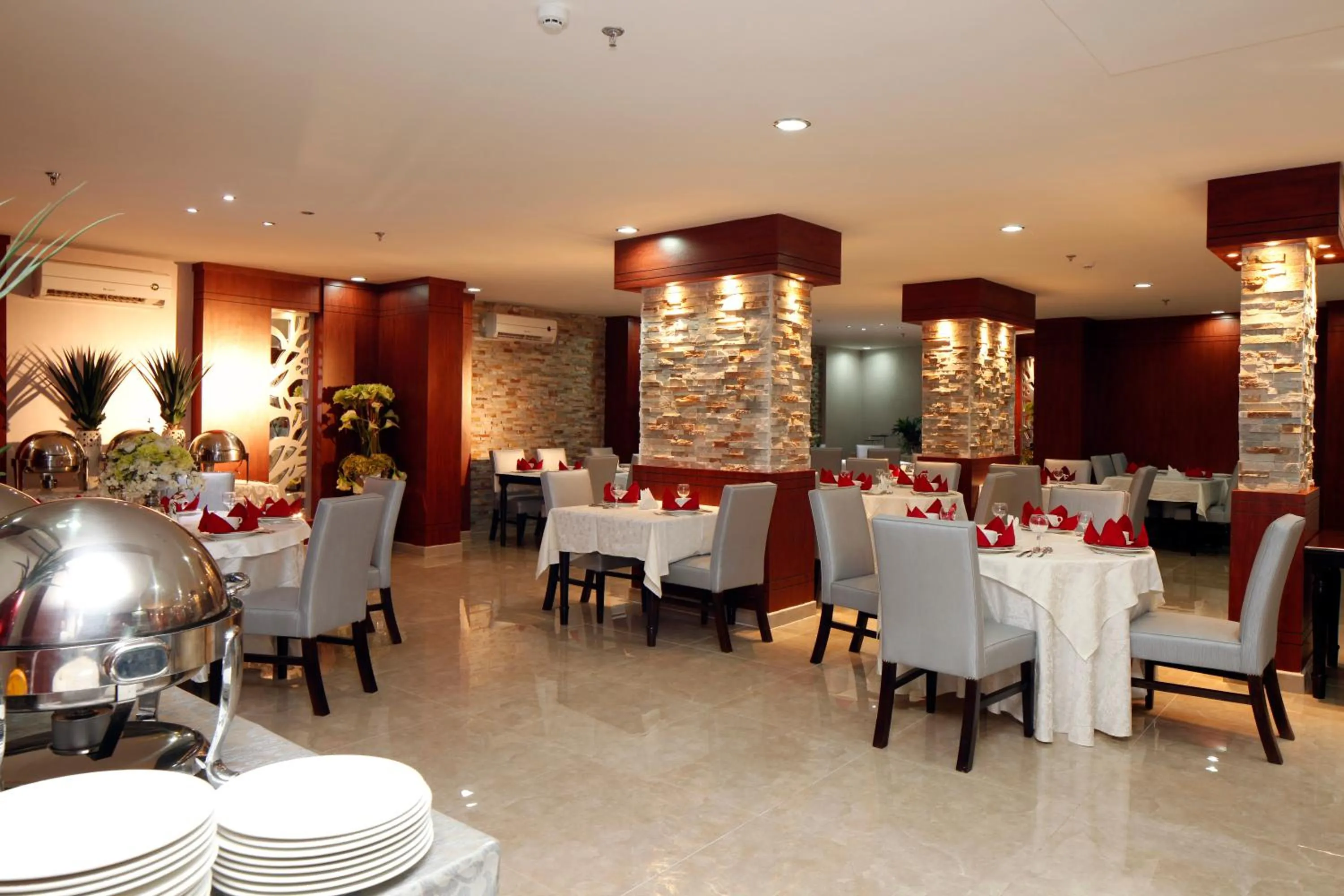 Restaurant/places to eat in Almsakn Alola Hotel Company