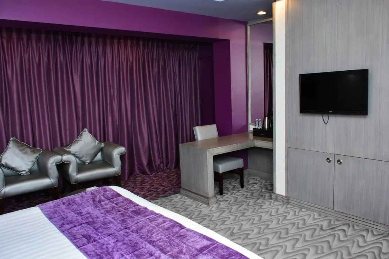 Living room, Bed in Haven Plaza