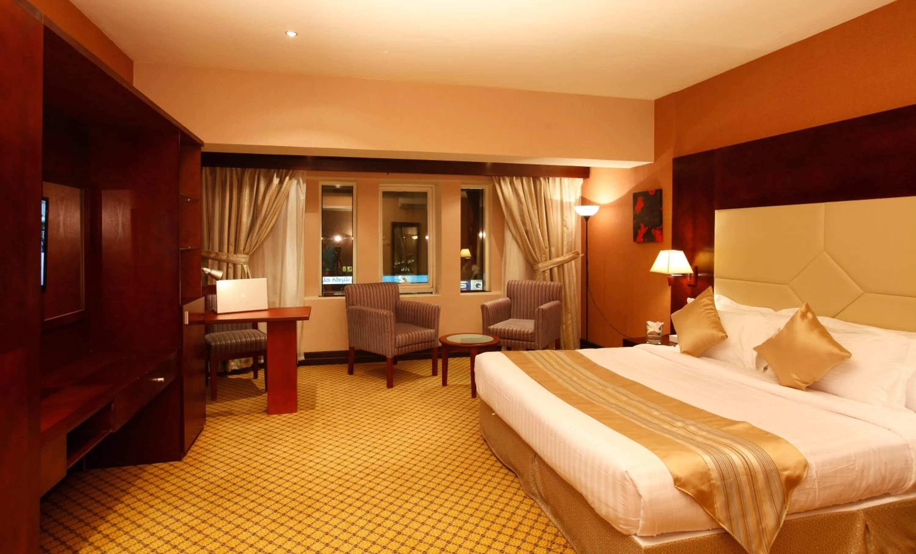 Photo of the whole room, Bed in Almsakn Alola Hotel Company