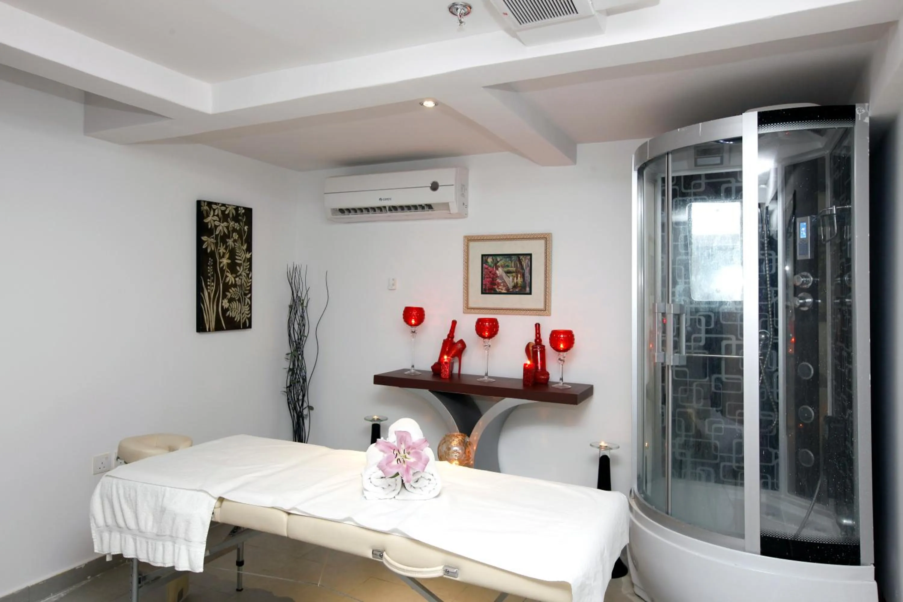 Sauna in Almsakn Alola Hotel Company