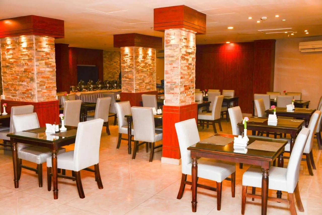 Restaurant/places to eat in Almsakn Alola Hotel Company
