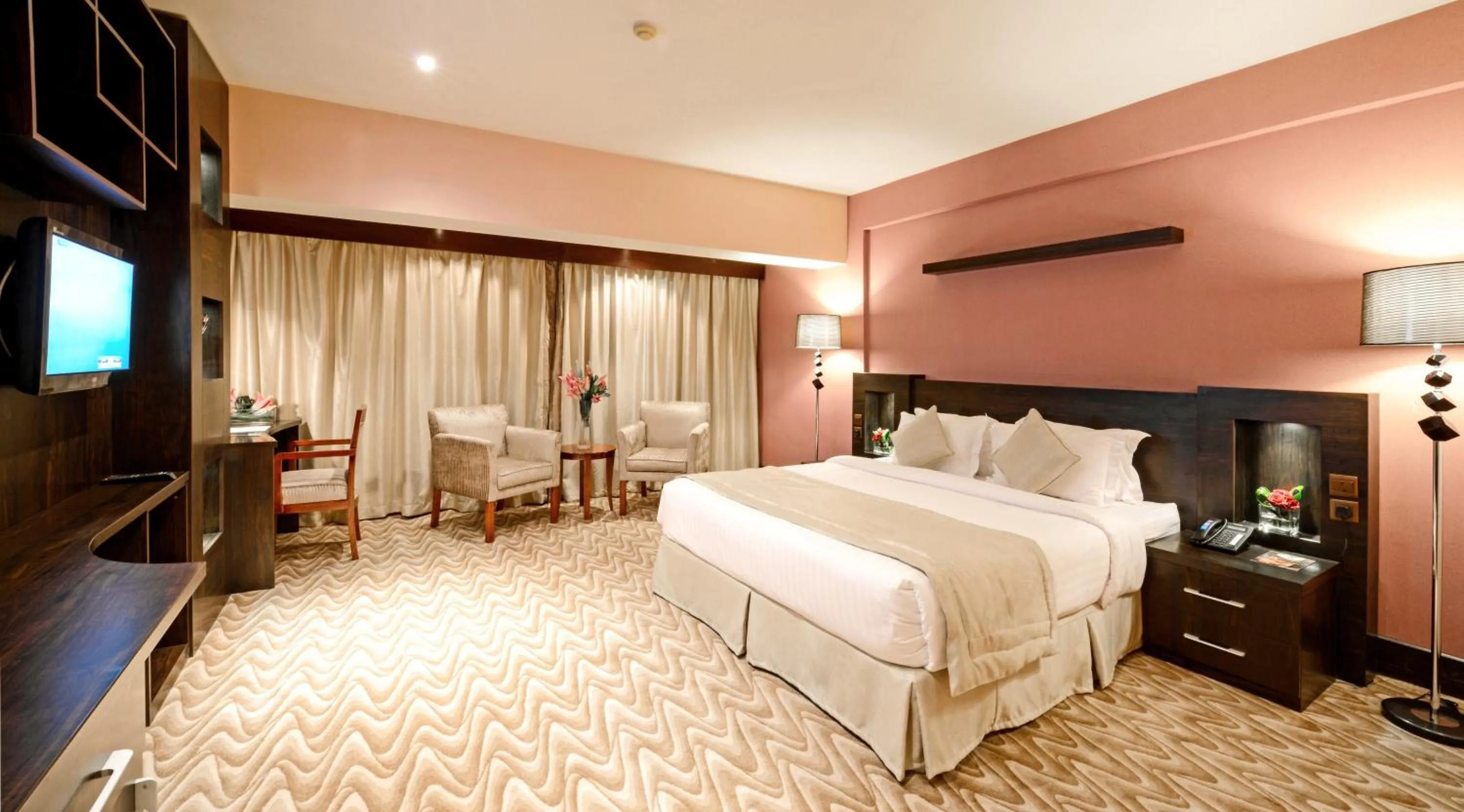 Photo of the whole room, Bed in Almsakn Alola Hotel Company