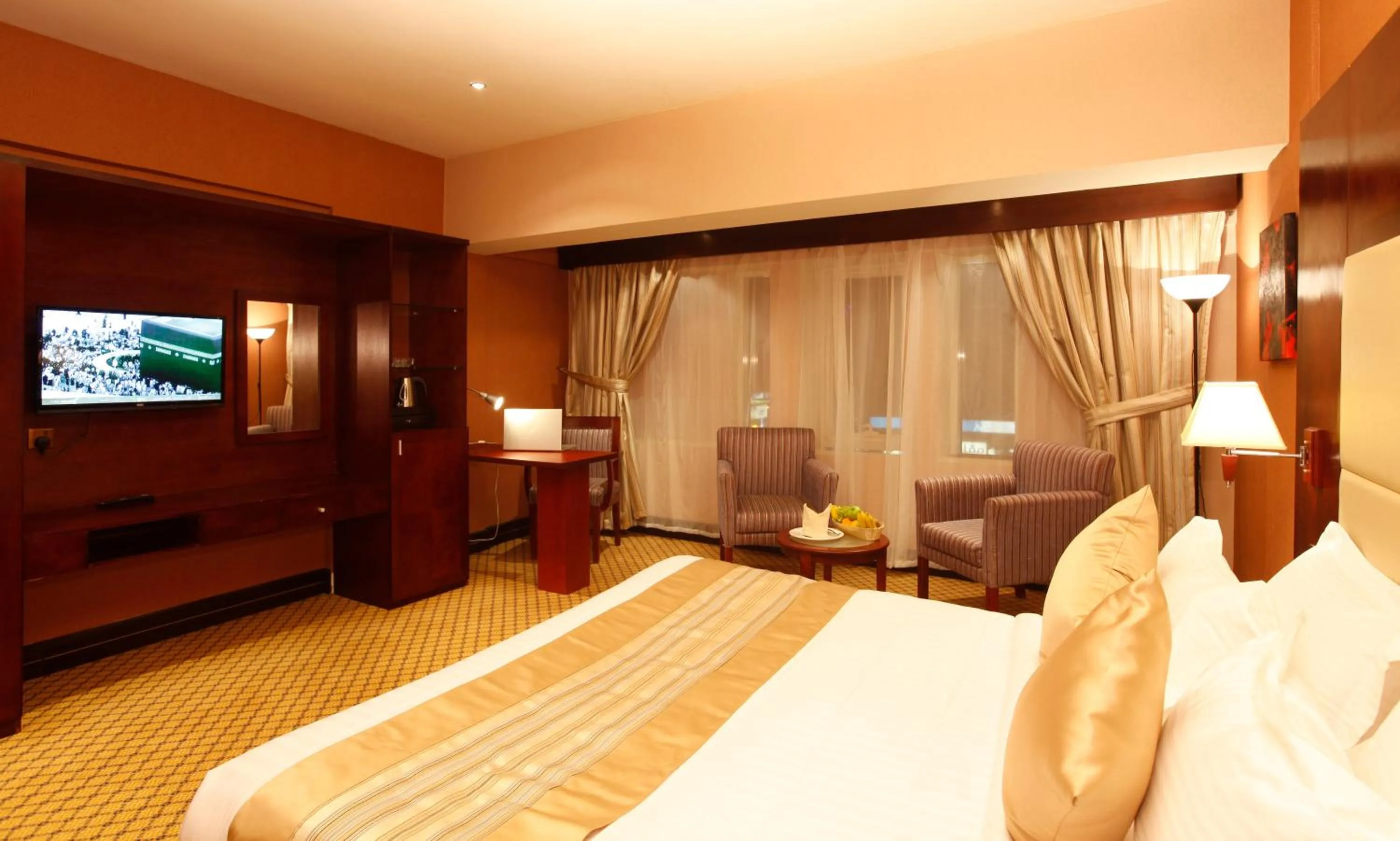 Photo of the whole room, Bed in Almsakn Alola Hotel Company