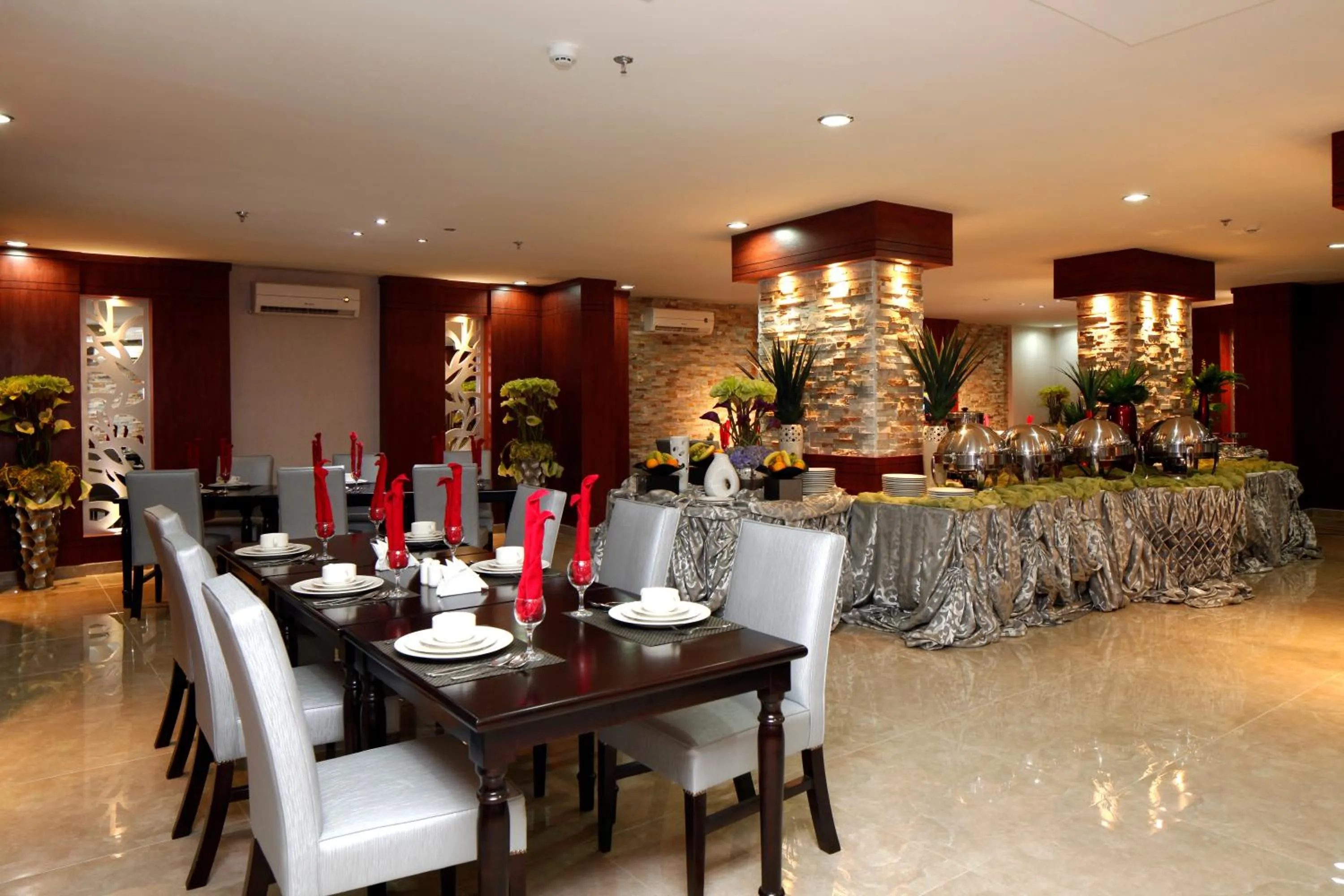Restaurant/places to eat in Almsakn Alola Hotel Company