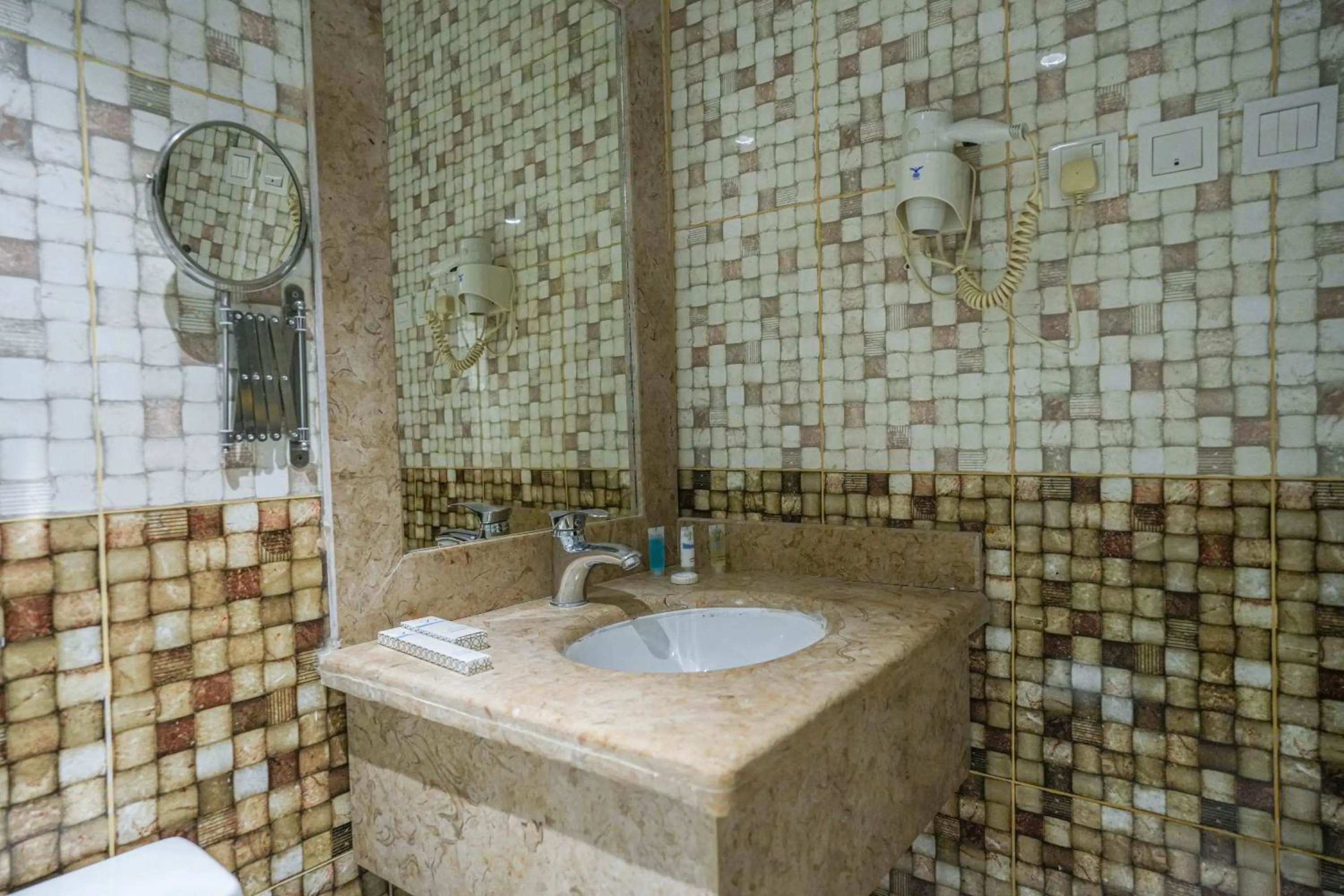 Almsakn Alola Hotel Company