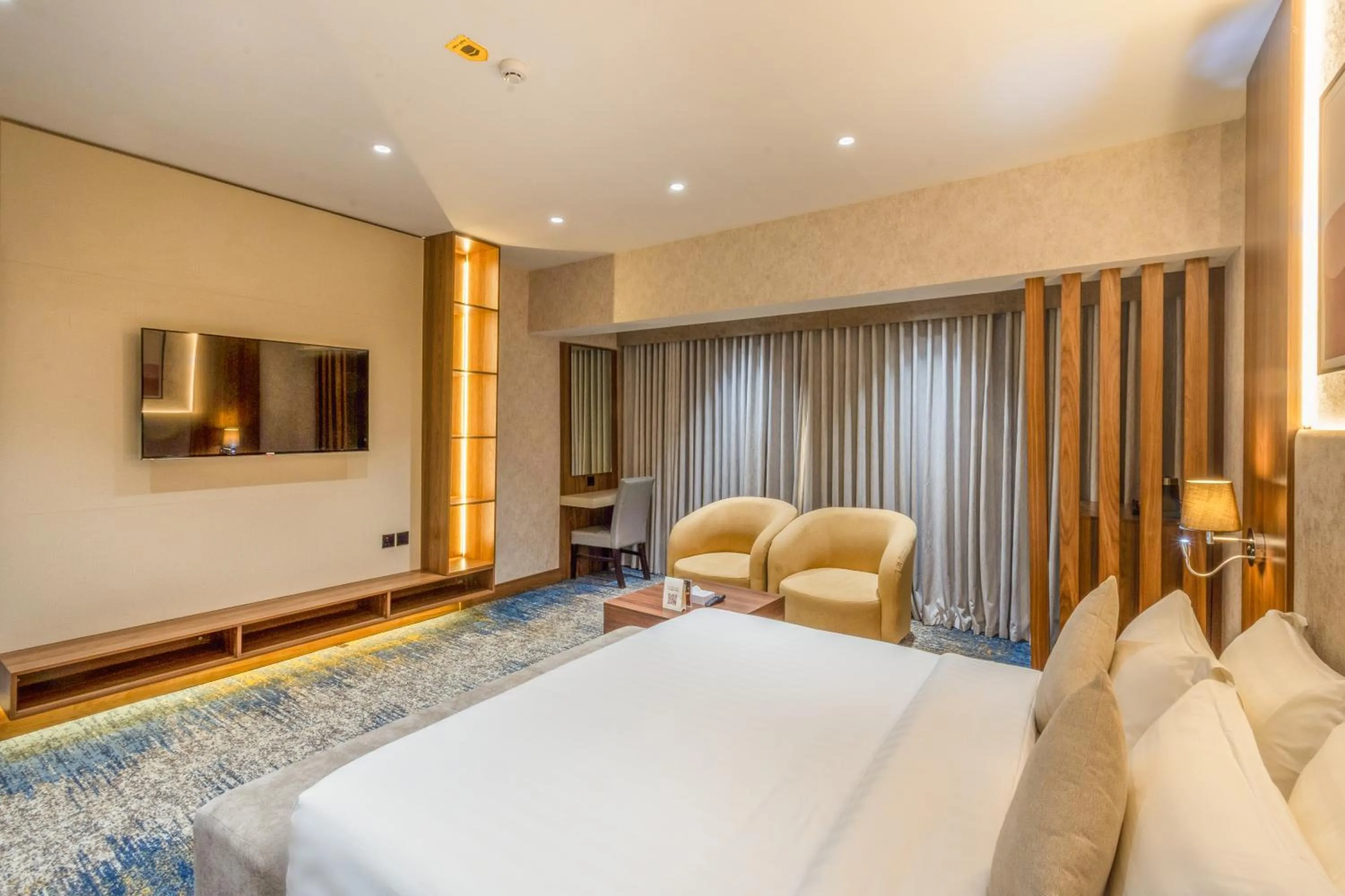 Bed in Almsakn Alola Hotel Company