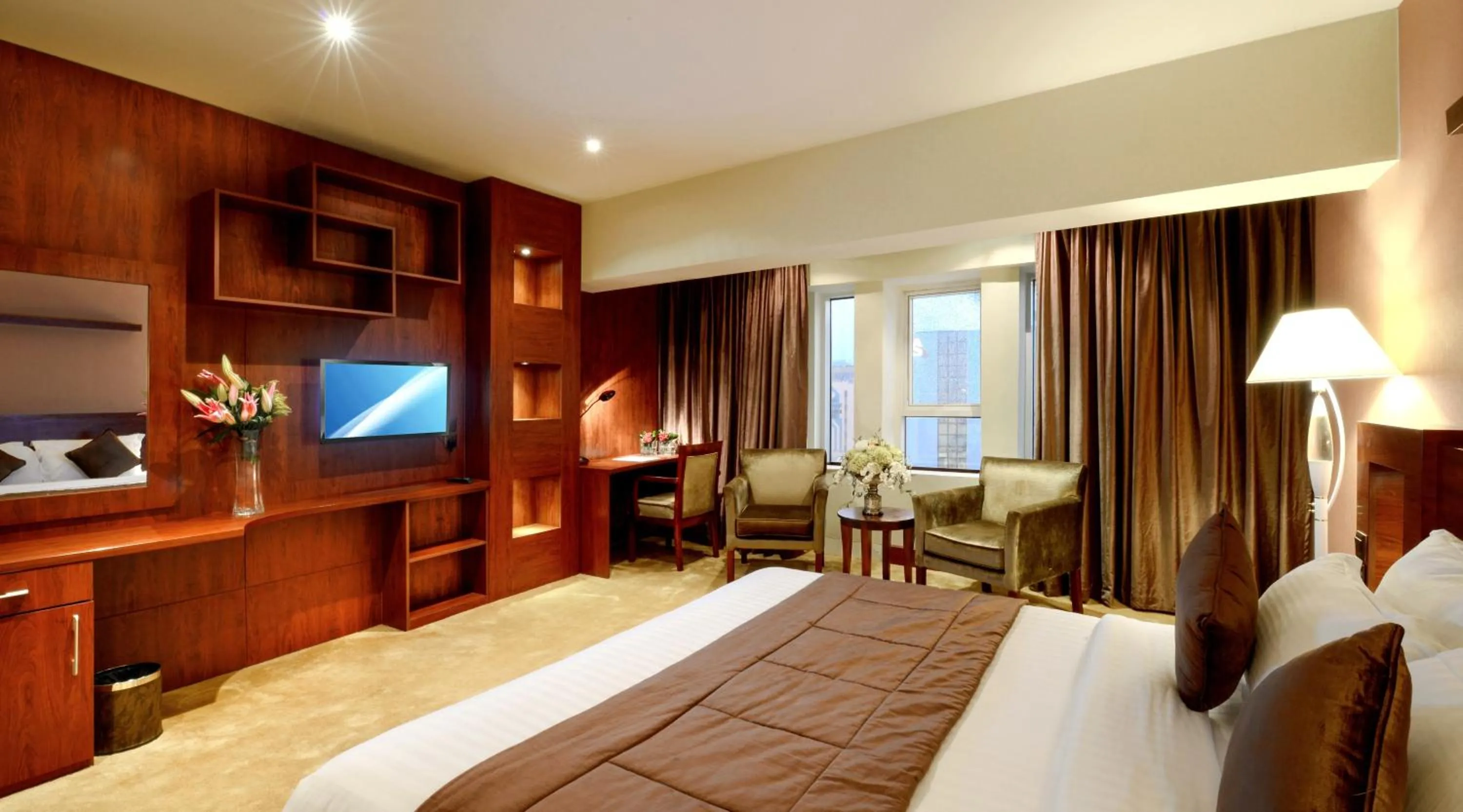 Photo of the whole room, Bed in Almsakn Alola Hotel Company