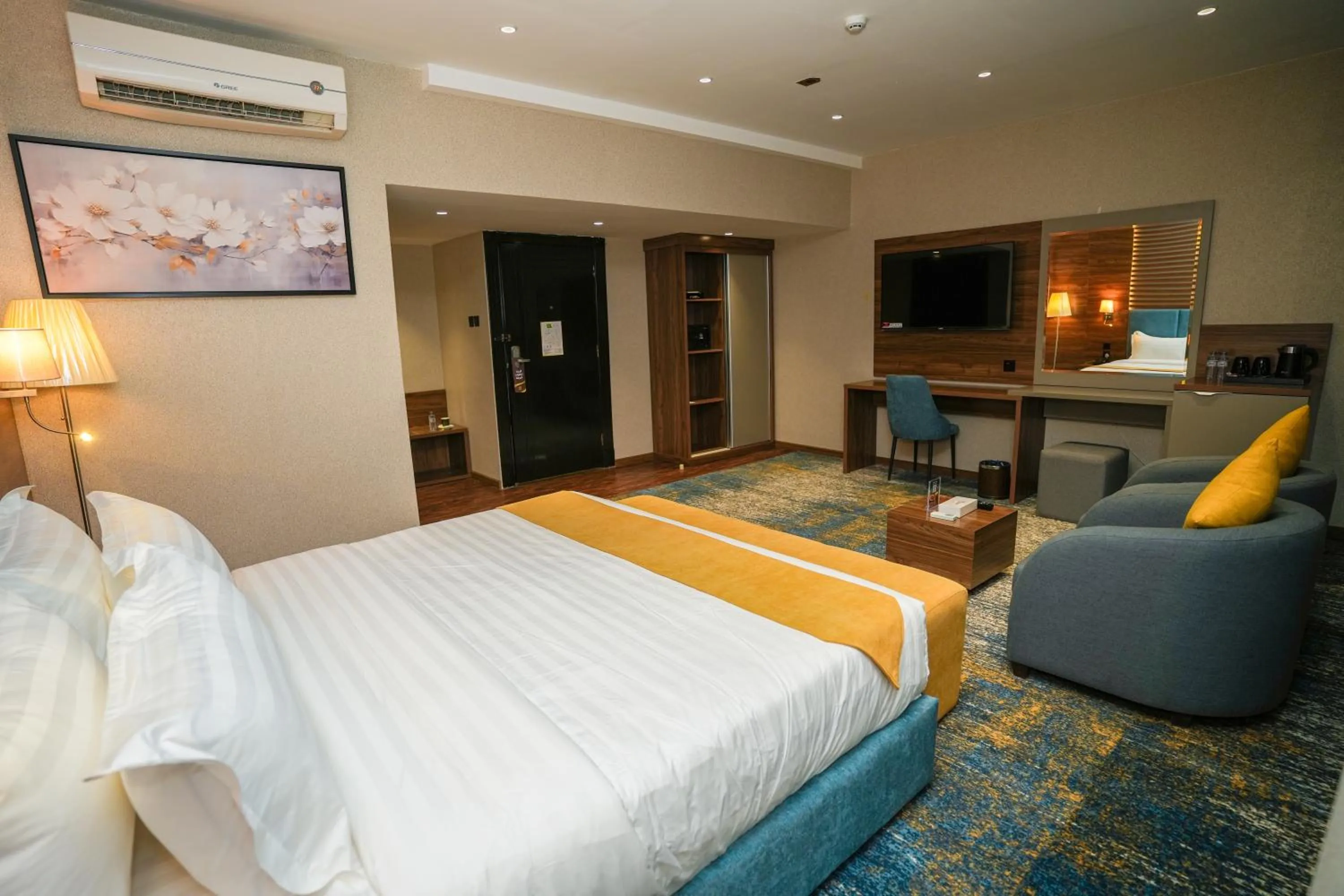 Bed in Almsakn Alola Hotel Company