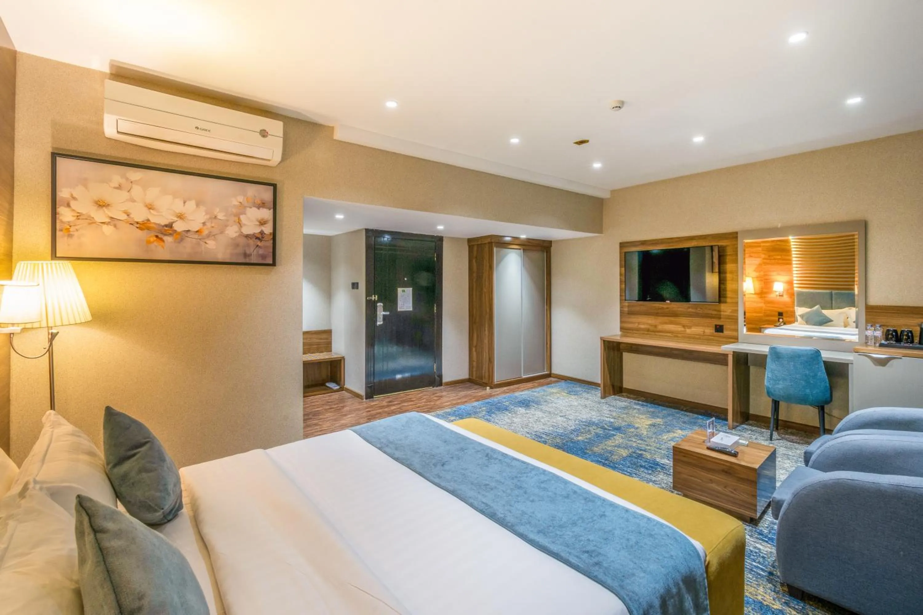 Bed in Almsakn Alola Hotel Company