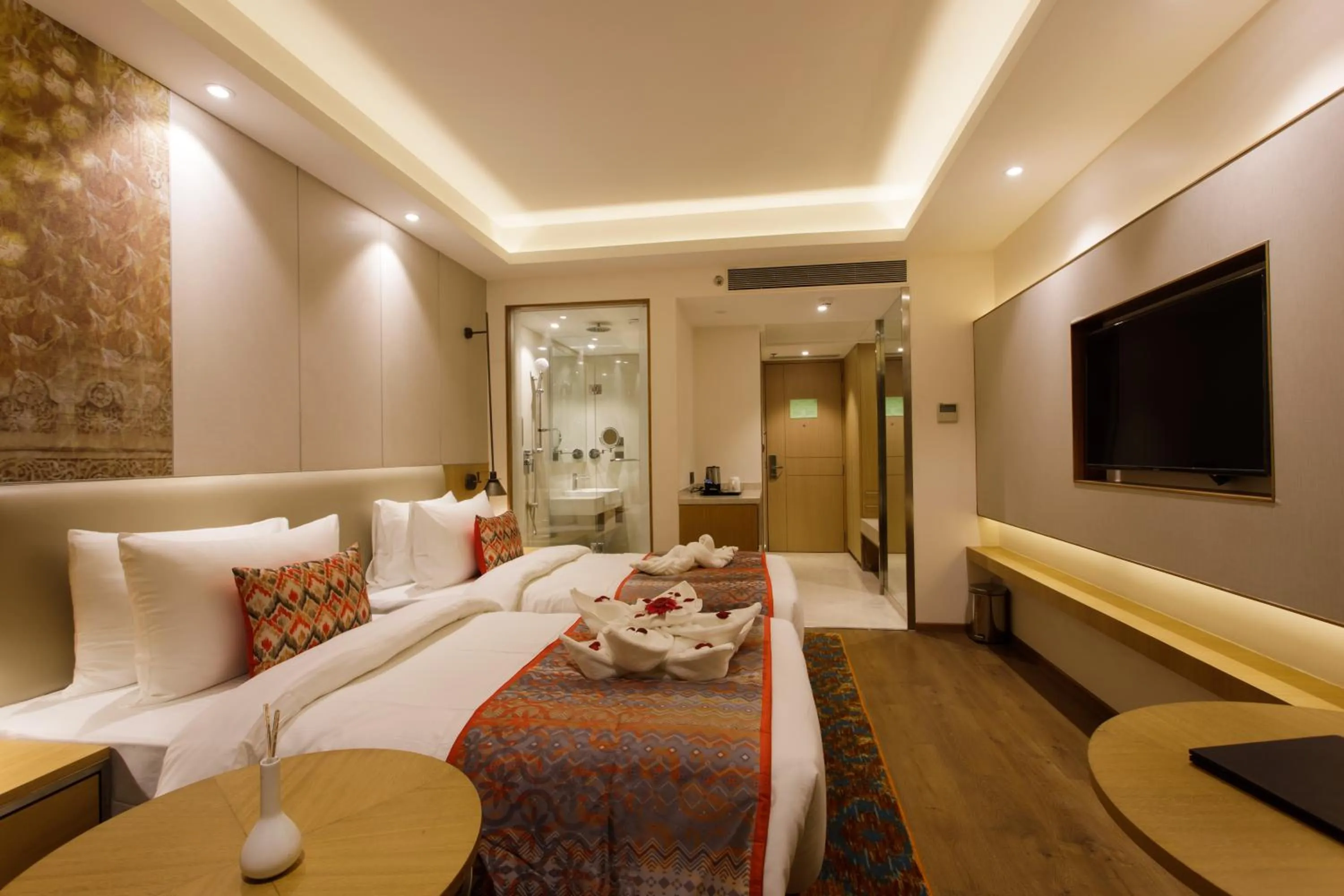 Living room, Bed in Sayaji Jamnagar