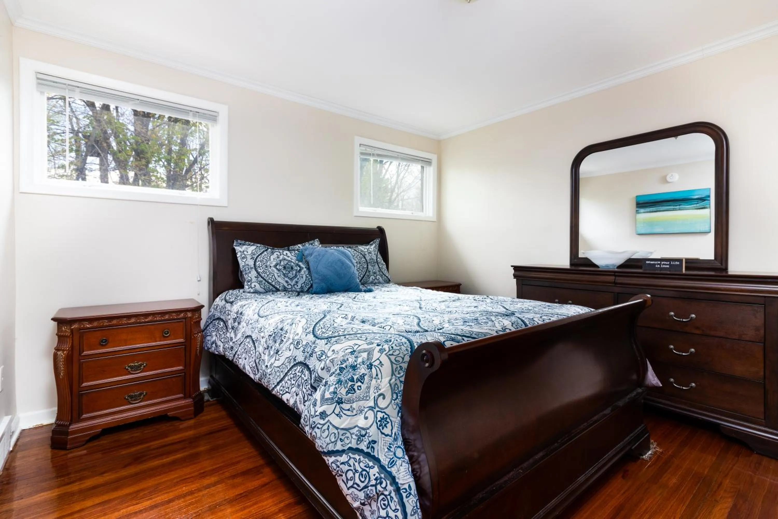 Bed in The Gorge View Villa- With Private Yard & Free Parking-see full listing info