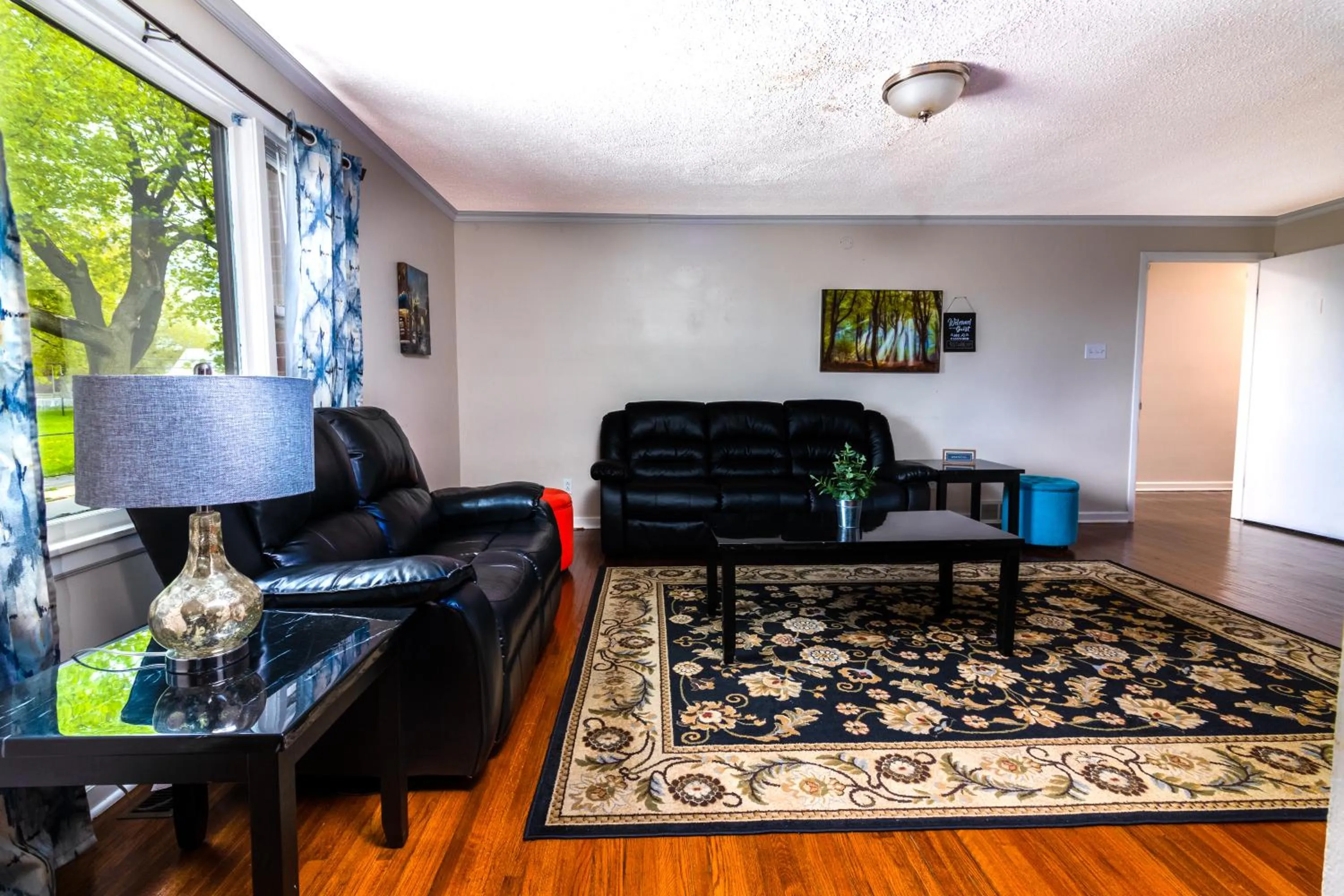 The Gorge View Villa- With Private Yard & Free Parking-see full listing info