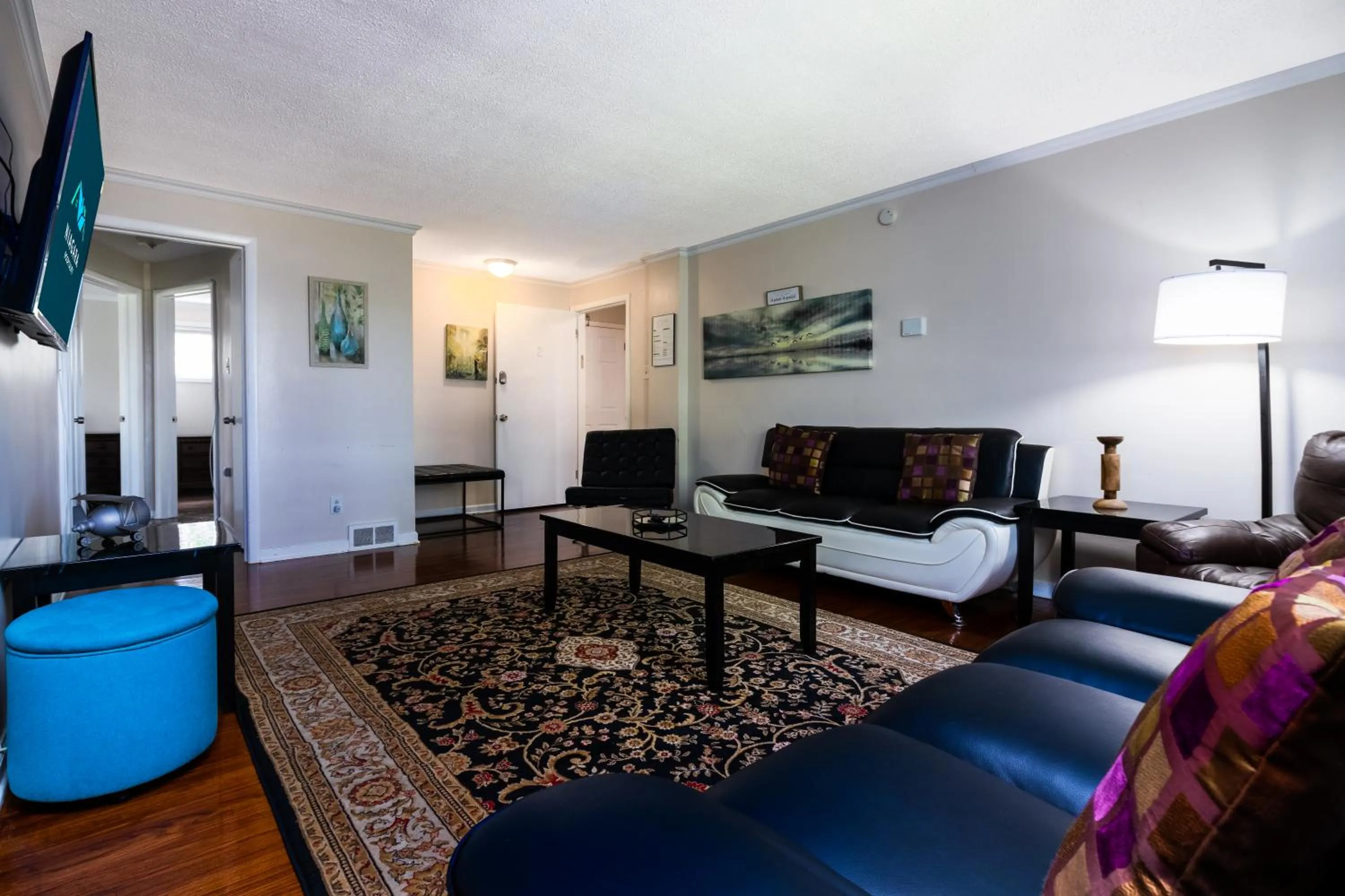 The Gorge View Villa- With Private Yard & Free Parking-see full listing info