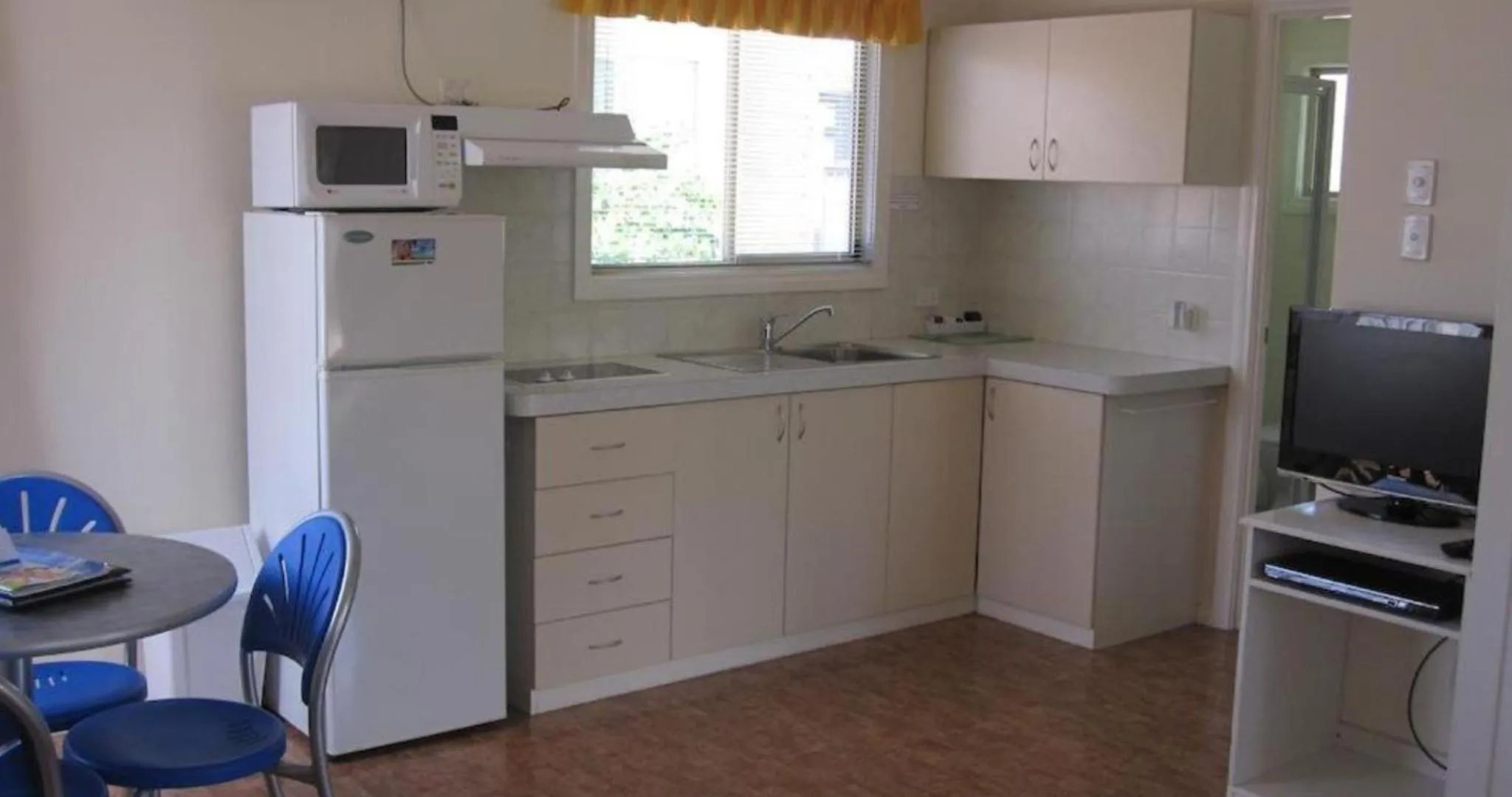 Kitchen or kitchenette in BIG4 Breeze Holiday Parks - Busselton