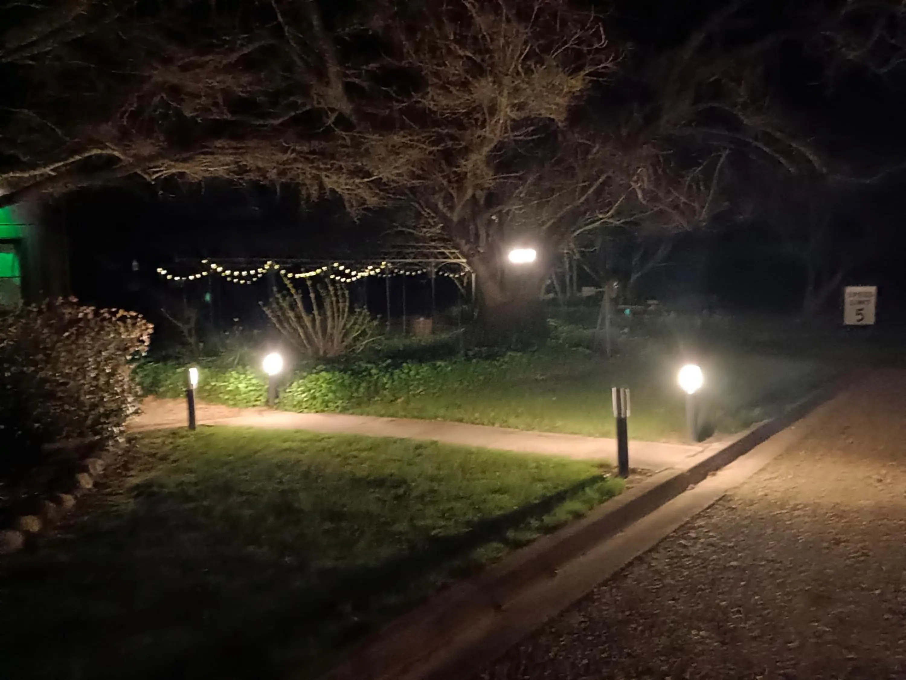 Garden in Buffalo Motel and Country Retreat