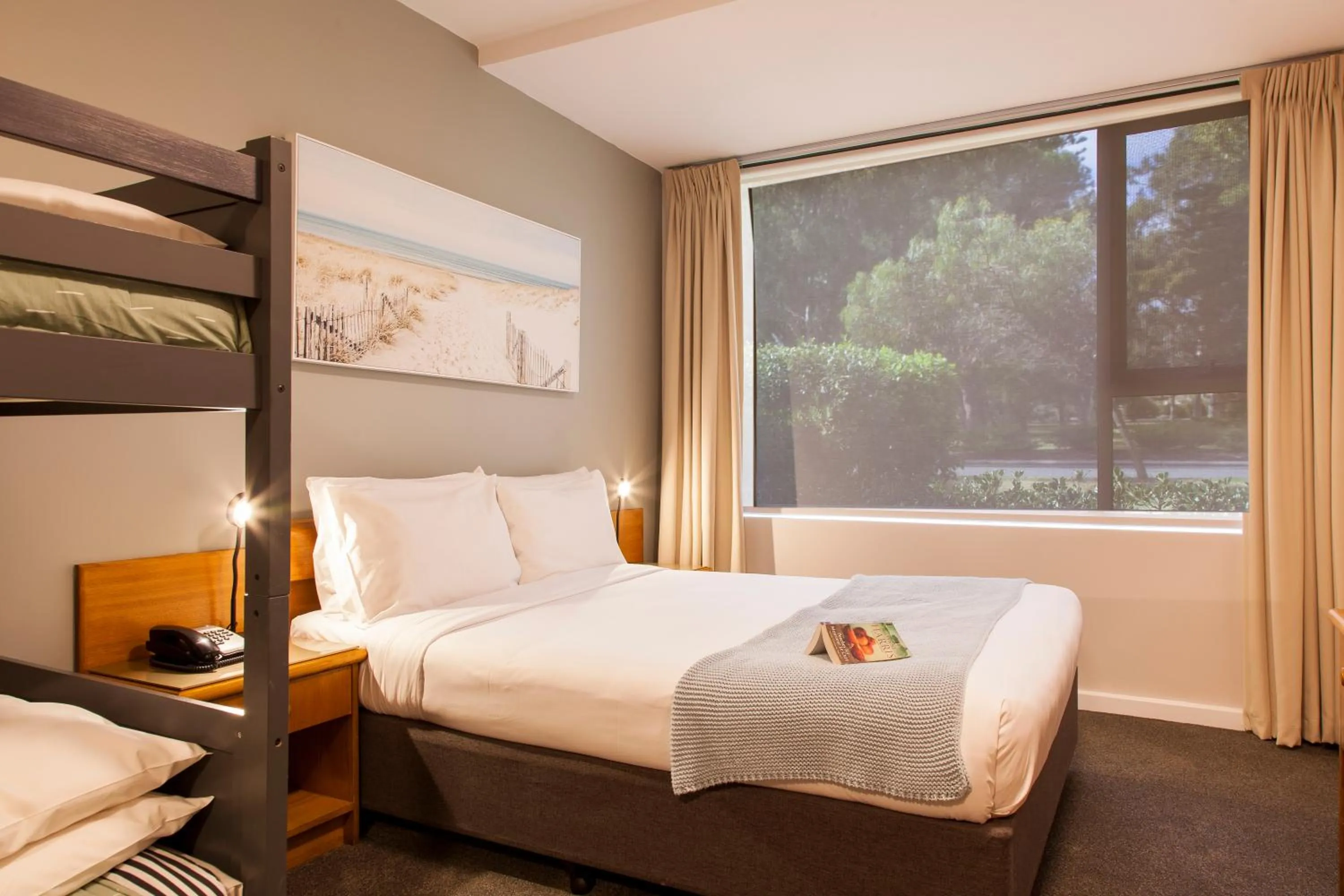 Bedroom, Bed in Kings Park Motel